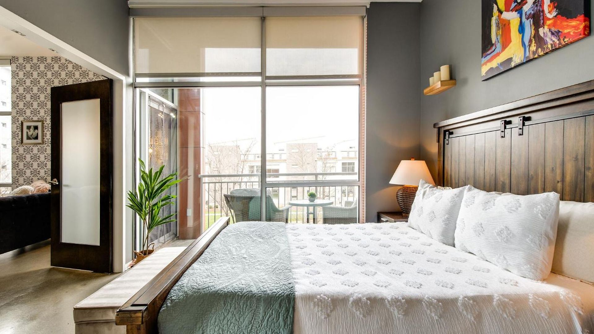 Longterm Just Across The River From Downtown- Fully Equipped For Long Term *