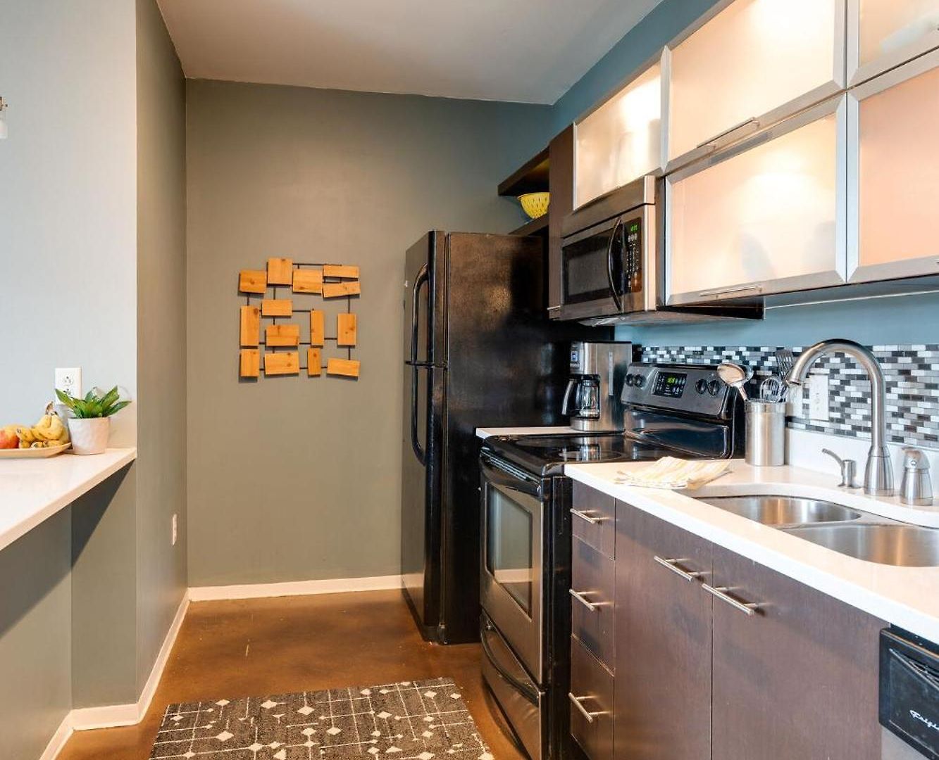 Smart, Stylish Music - Concierge, Restaurants, Gym, Rooftop Patio, Parking Holiday home