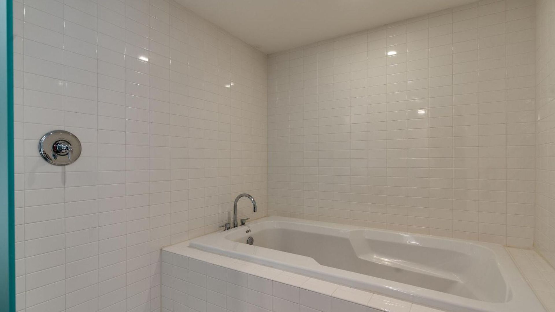 Artsy Chic 1br 30day Min With Wifi Ac Parking Tv Furnished Rooftop *
