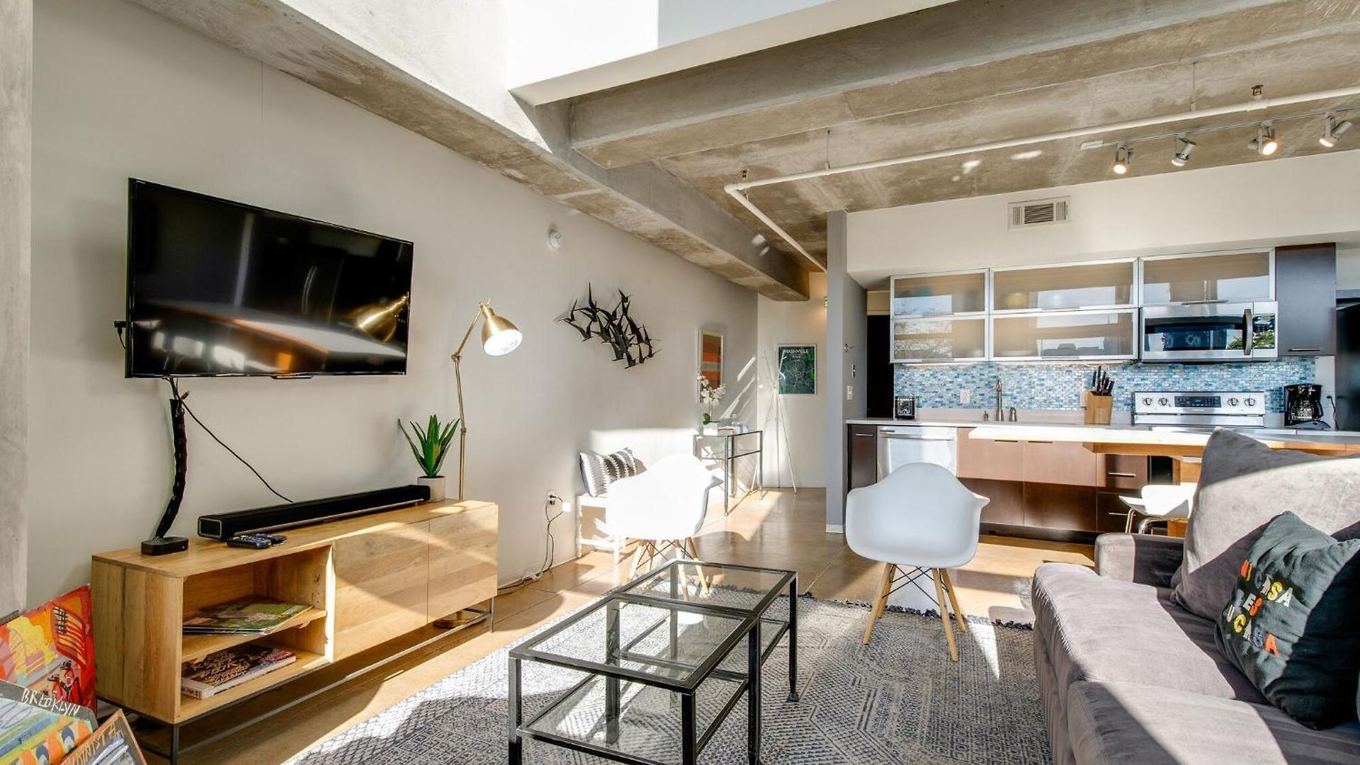 Holiday home Artsy Chic 1br 30day Min With Wifi Ac Parking Tv Furnished Rooftop