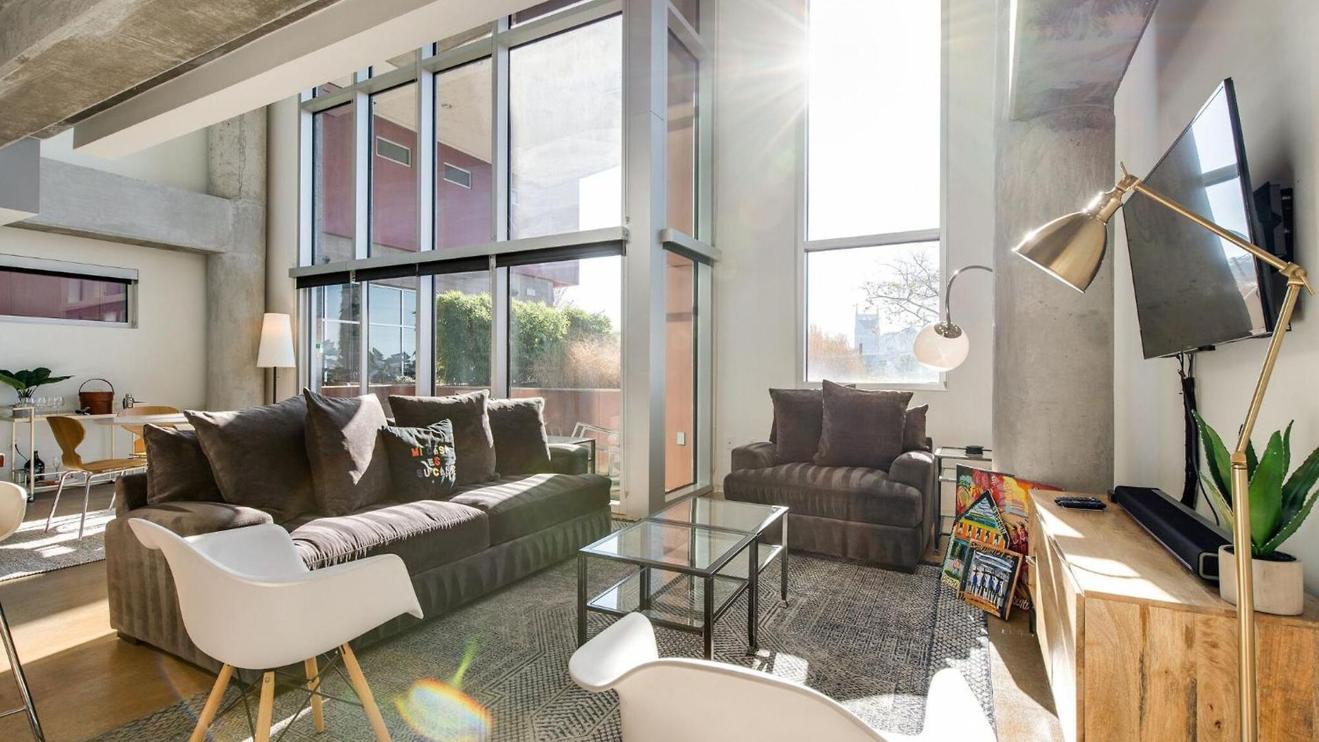 Holiday home Artsy Chic 1br 30day Min With Wifi Ac Parking Tv Furnished Rooftop