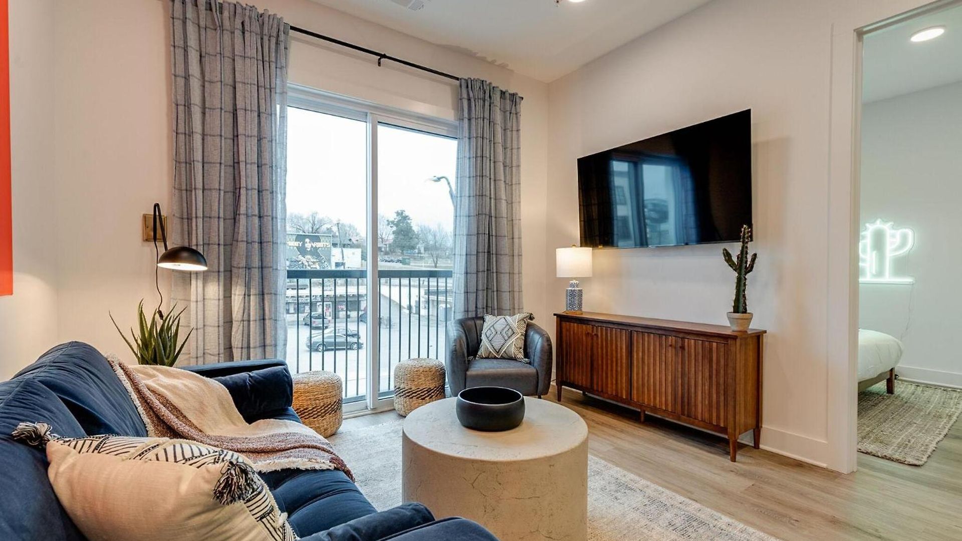 - 815 Main St Unit 203 Hotel 4*