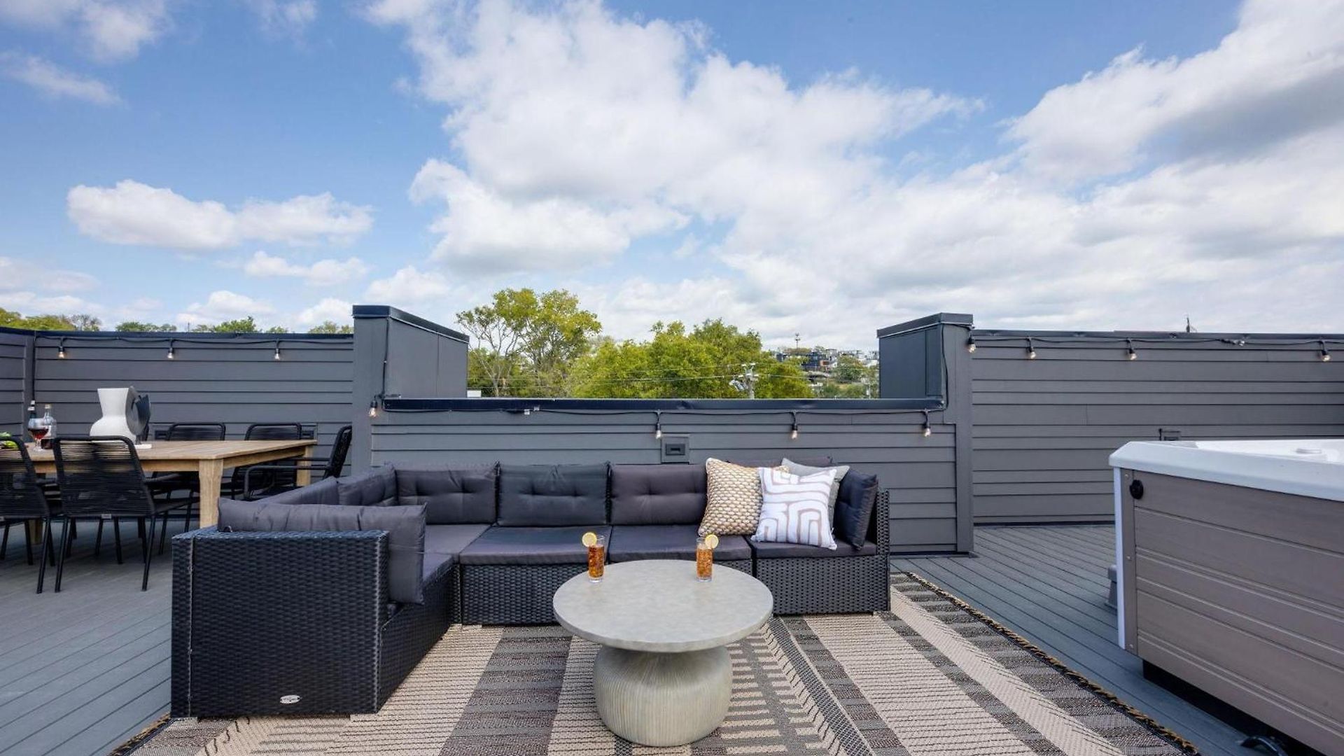 - 1400 Napoleon St. Holiday home