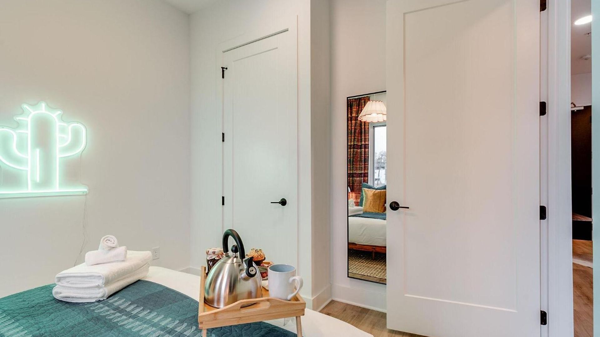 - 815 Main St Unit 203 4*