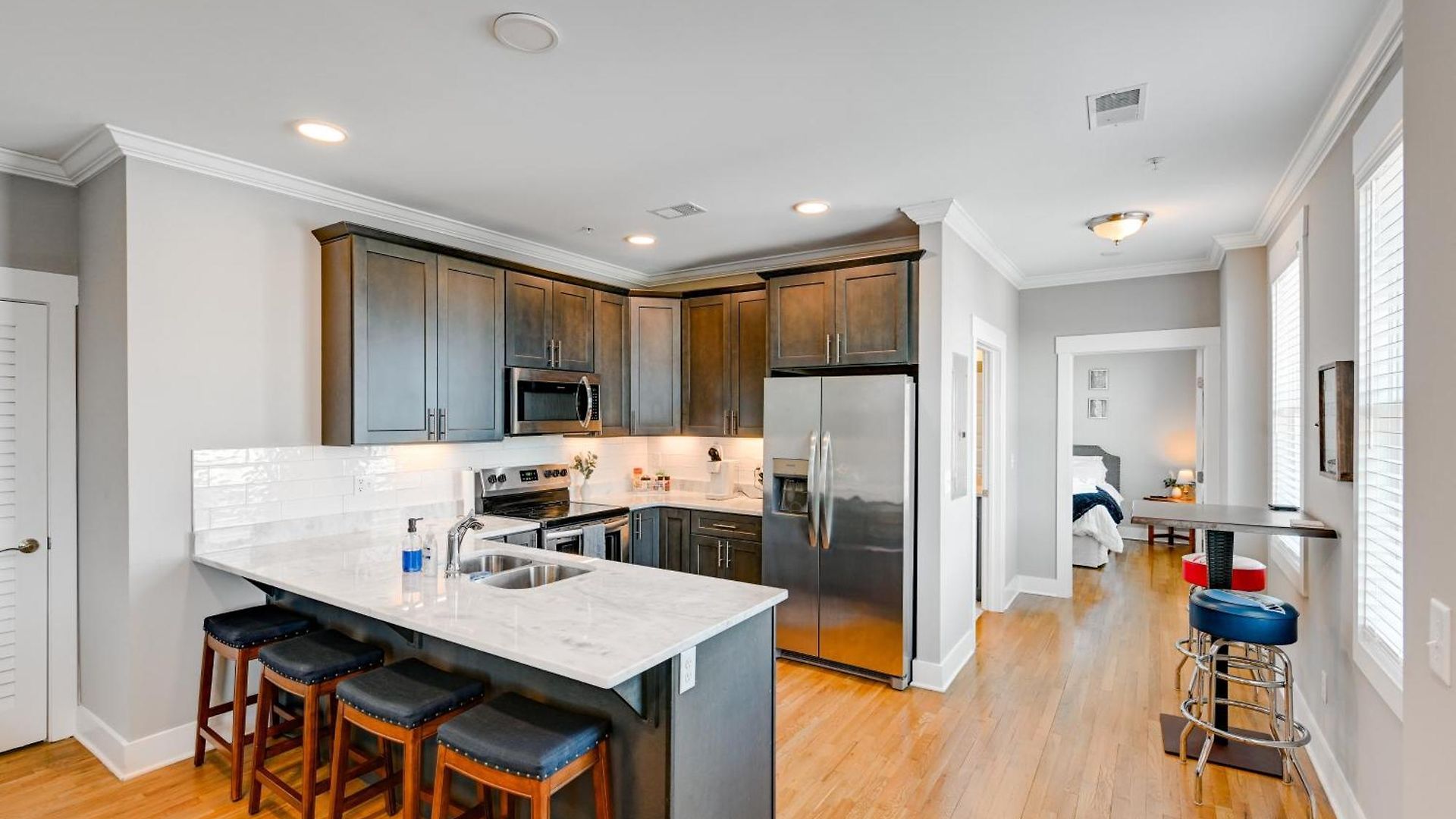 Modern Condo: Walk To Local Breweries! Holiday home