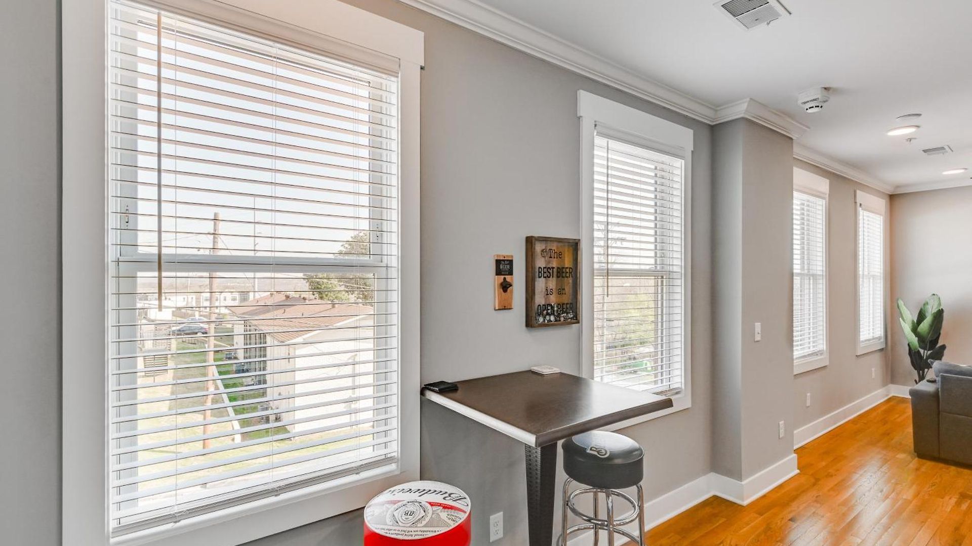 Modern Condo: Walk To Local Breweries! Holiday home