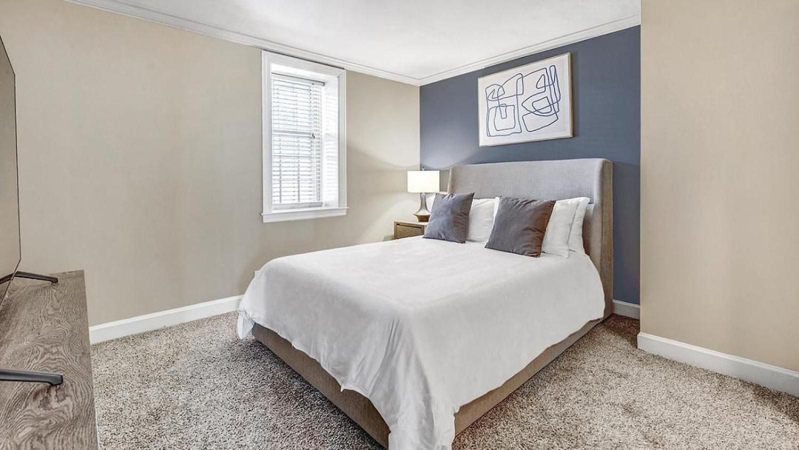 Landing Modern With Amazing Amenities Apartment