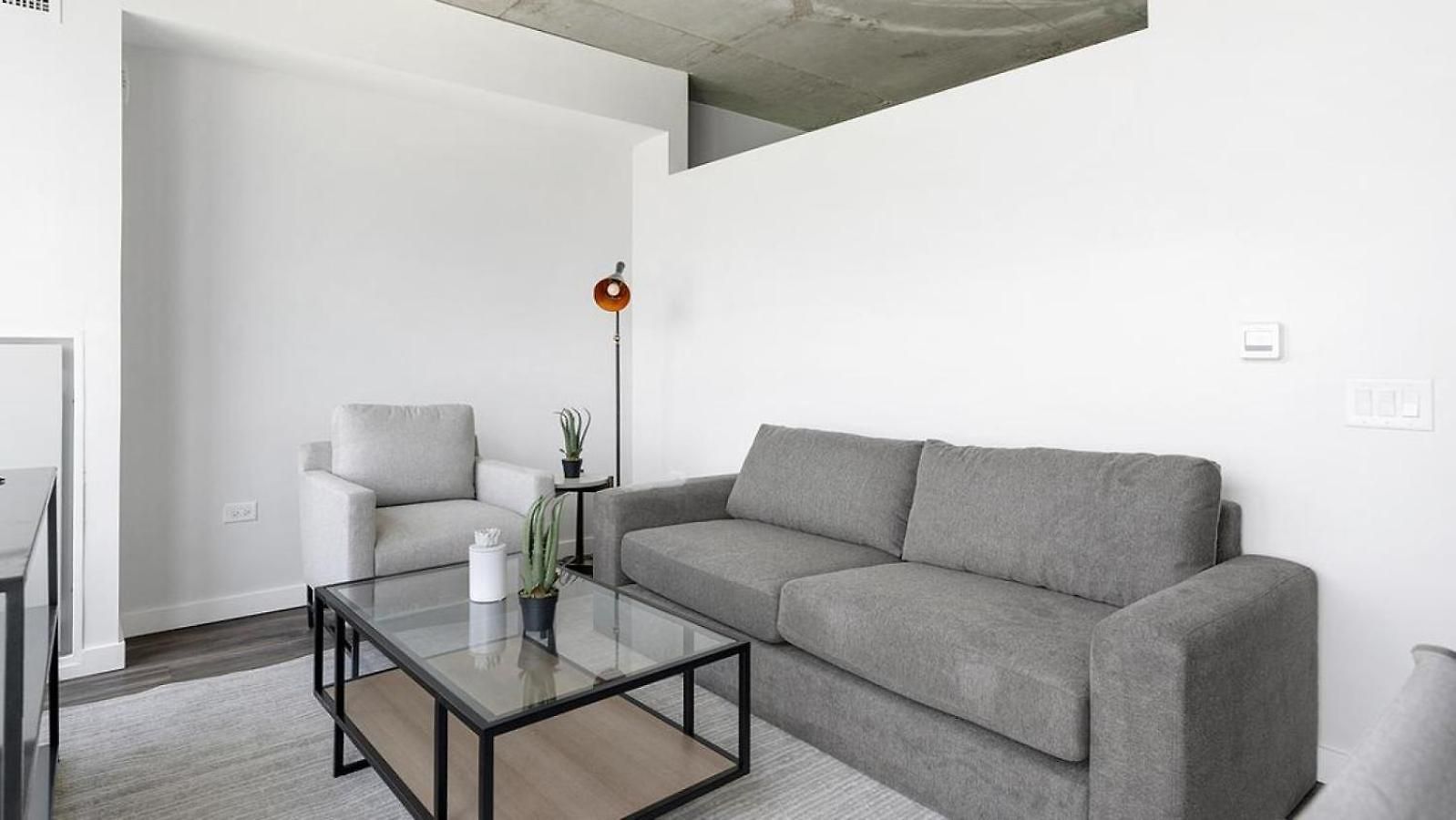 Apartment Landing Modern With Amazing Amenities *