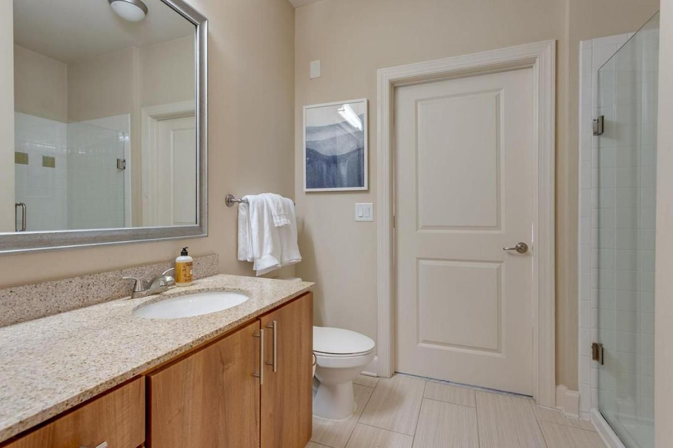 Landing Modern With Amazing Amenities Apartment Nashville