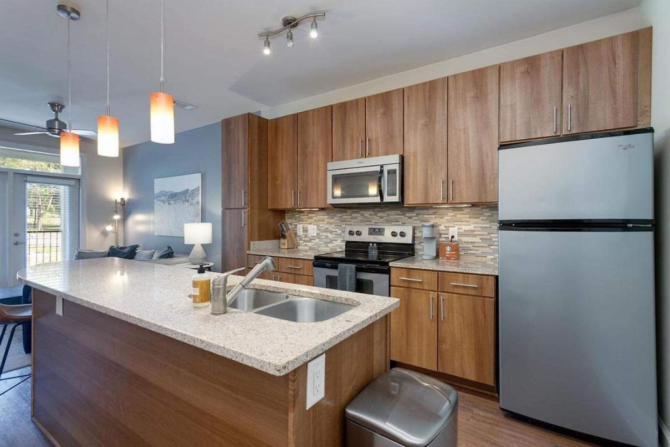 Apartment Landing Modern With Amazing Amenities *