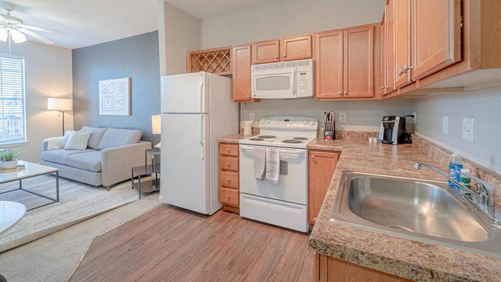 Apartment Landing Modern With Amazing Amenities Nashville