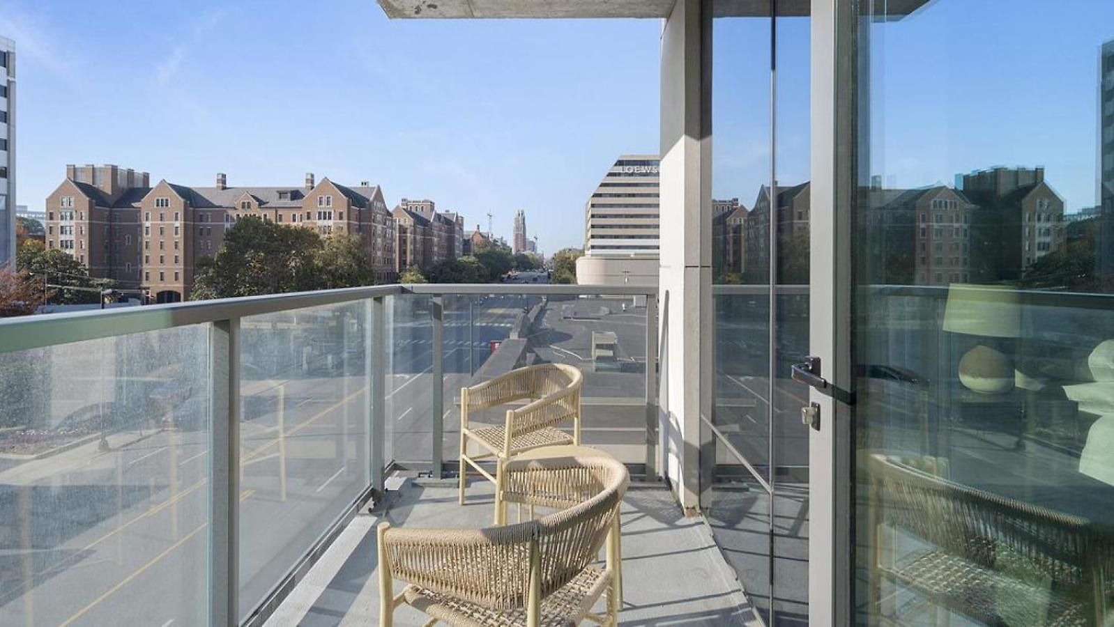 Landing Modern With Amazing Amenities *