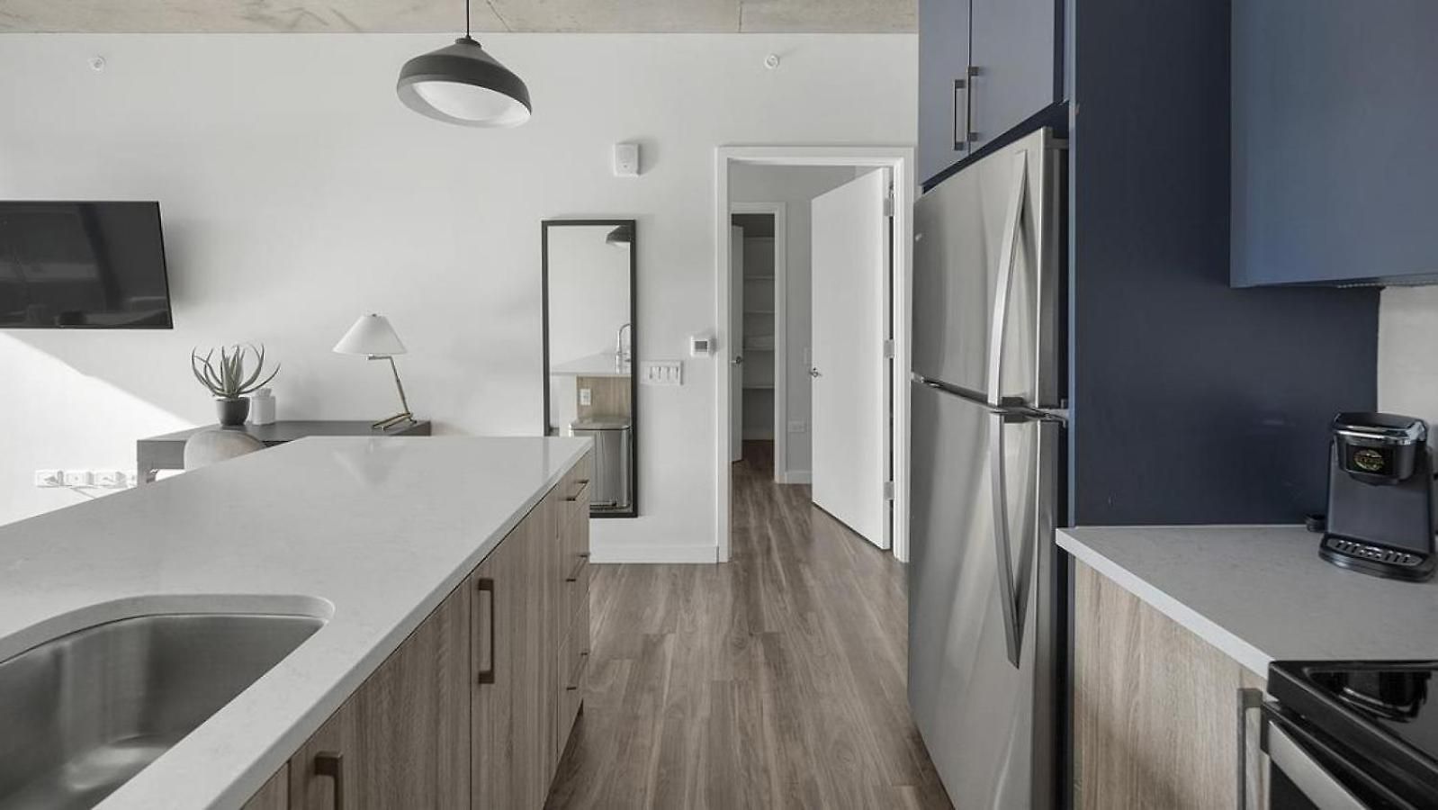 Landing Modern With Amazing Amenities Apartment