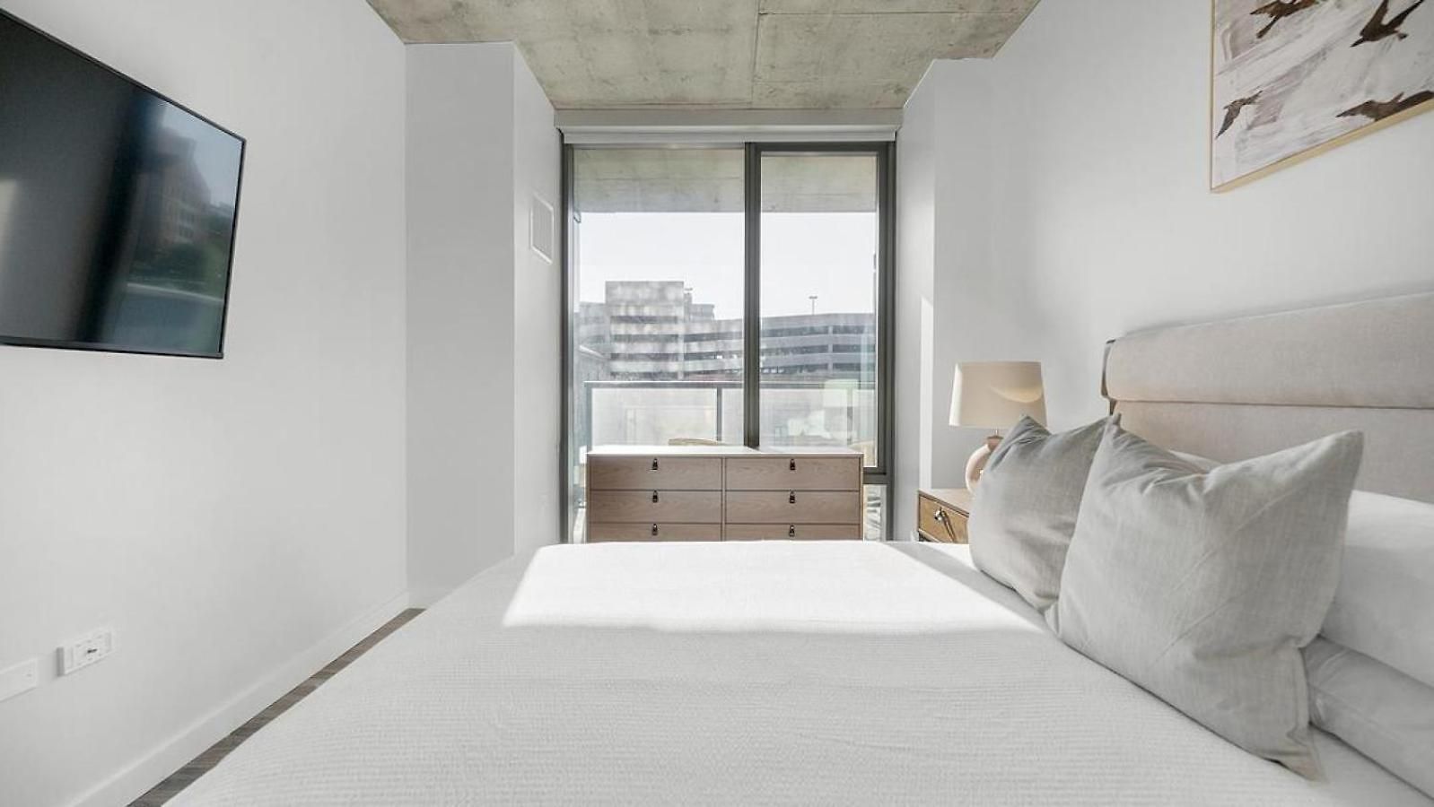 Apartment Landing Modern With Amazing Amenities *