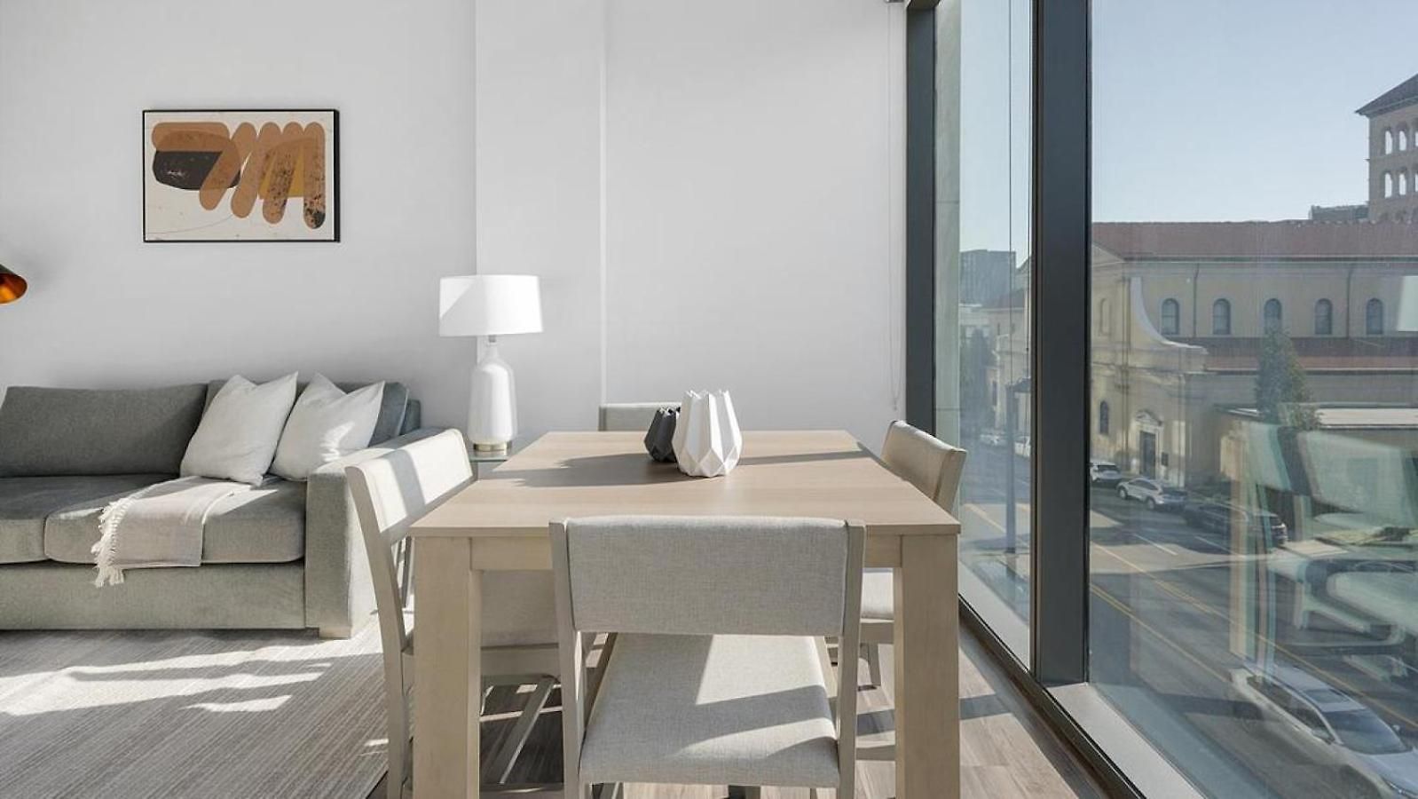 Apartment Landing Modern With Amazing Amenities