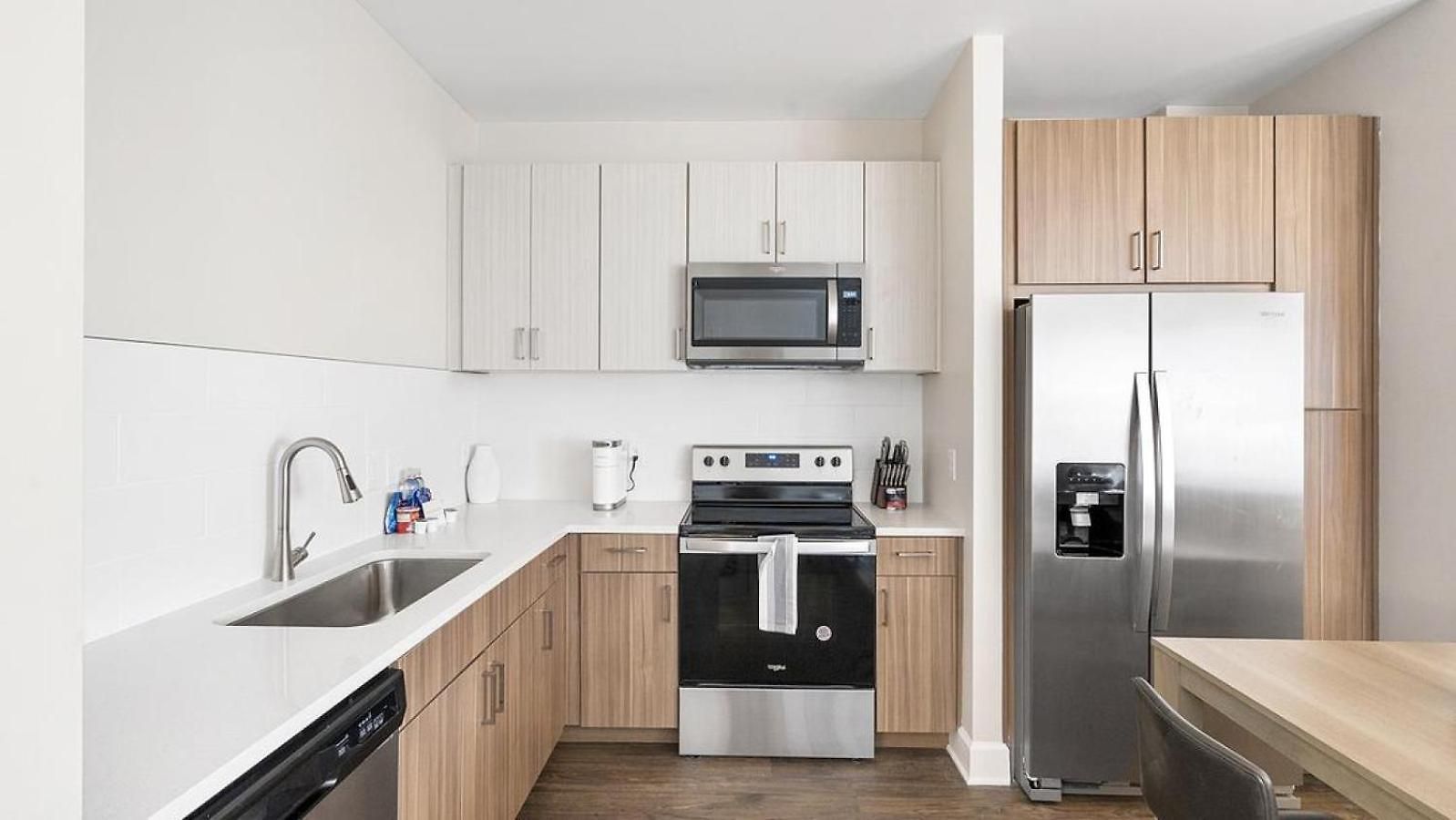 Landing Modern With Amazing Amenities *