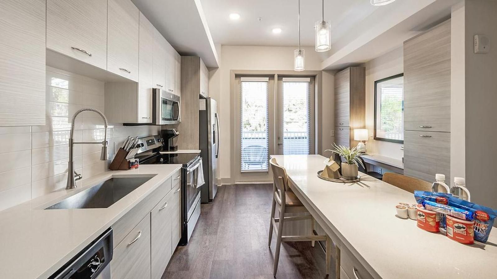 Landing Modern With Amazing Amenities Nashville