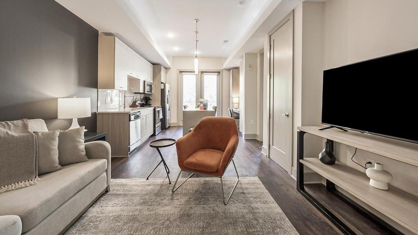 Apartment Landing Modern With Amazing Amenities Nashville