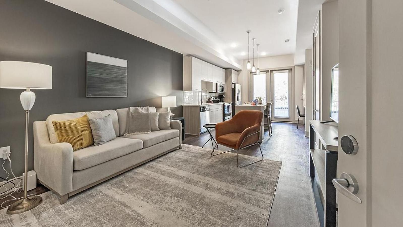 Apartment Landing Modern With Amazing Amenities Nashville