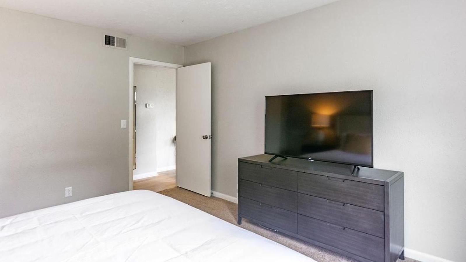 Landing Modern With Amazing Amenities *