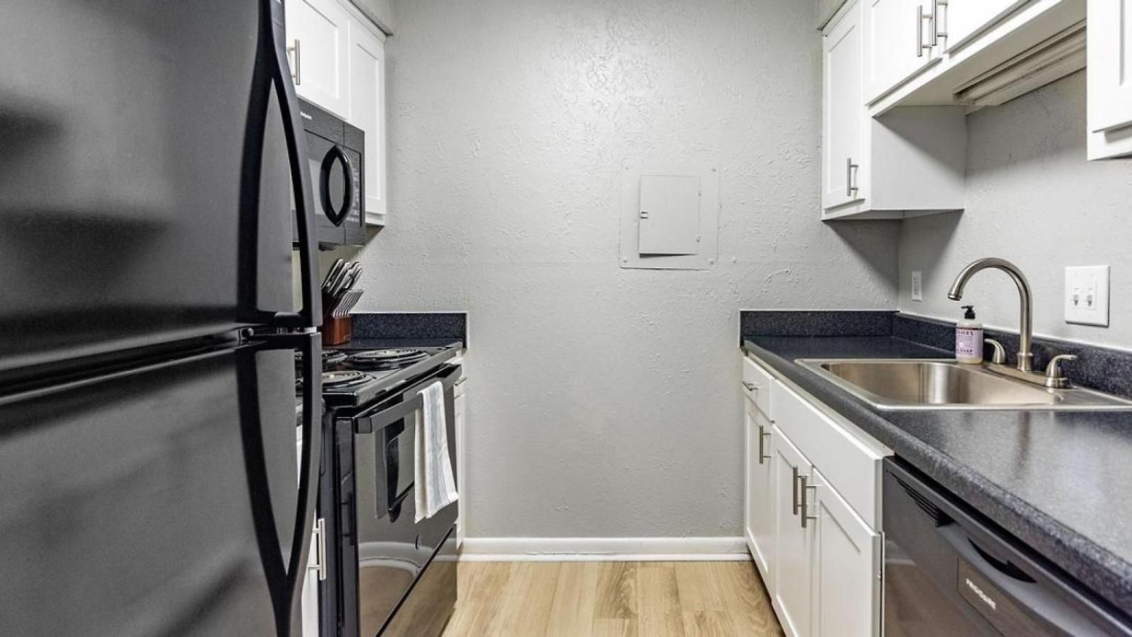 Landing Modern With Amazing Amenities Apartment