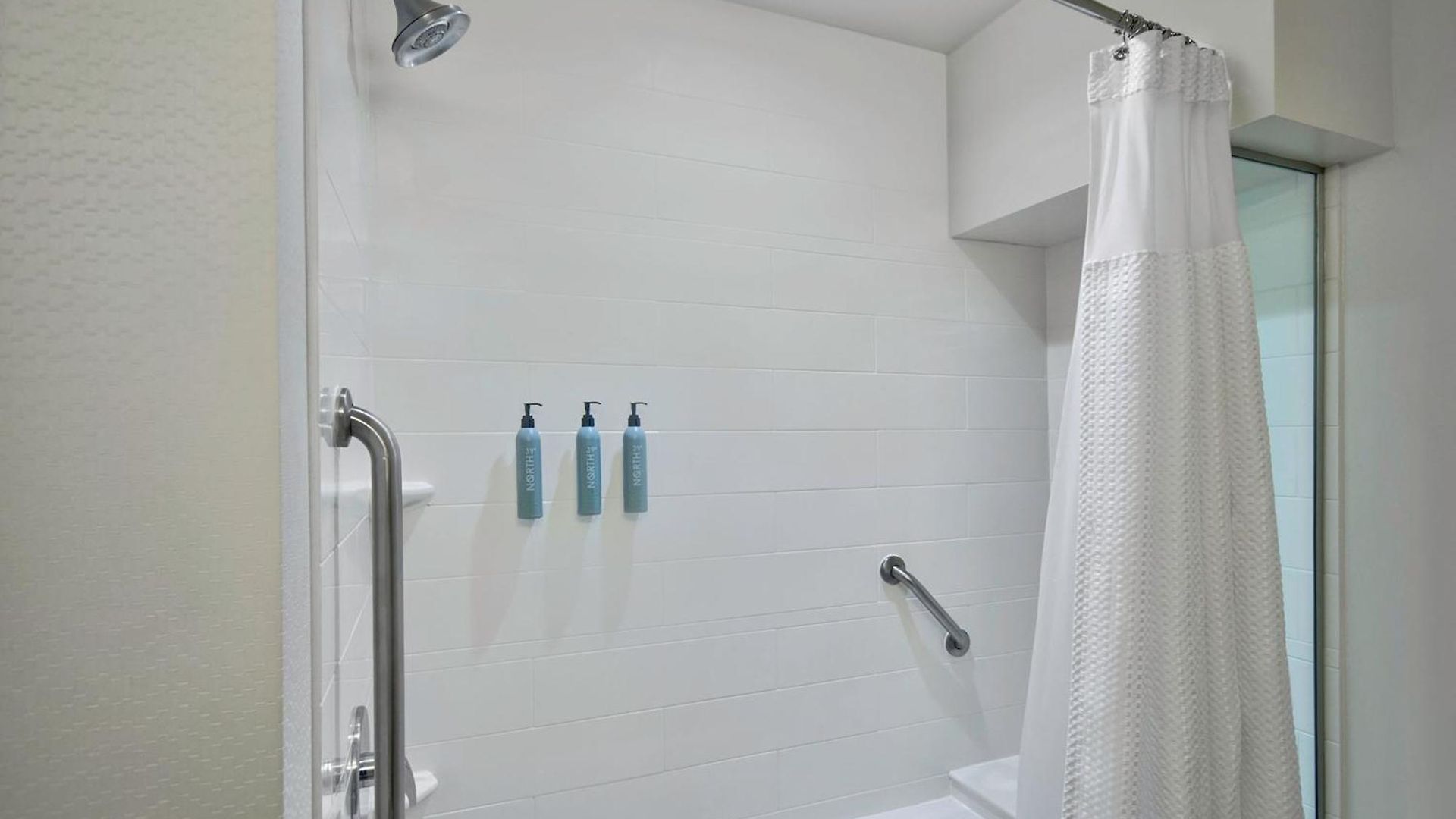 Courtyard By Marriott Hills
