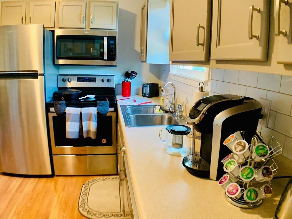 Fairgrounds Playground - Weho - 1bd 1ba *
