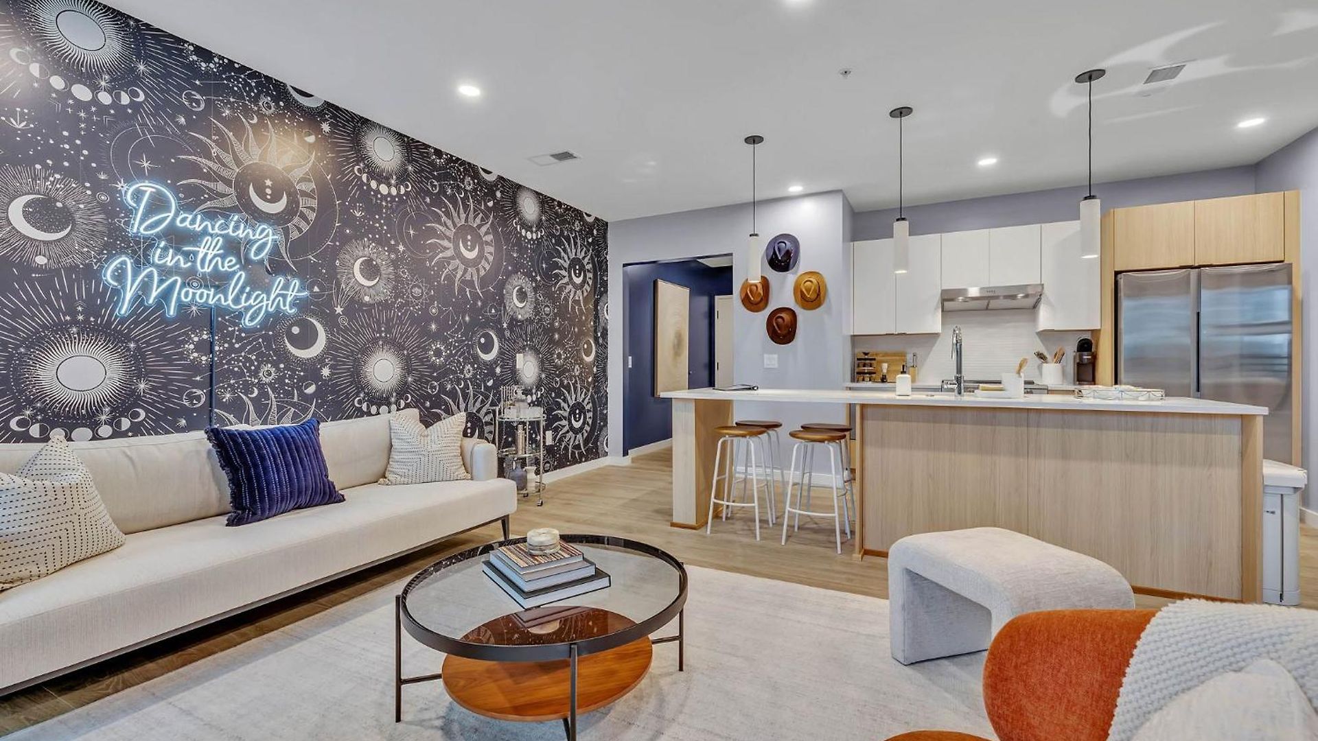 Dancing In The Moonlight In Downtown Walk To Broadway Holiday home *