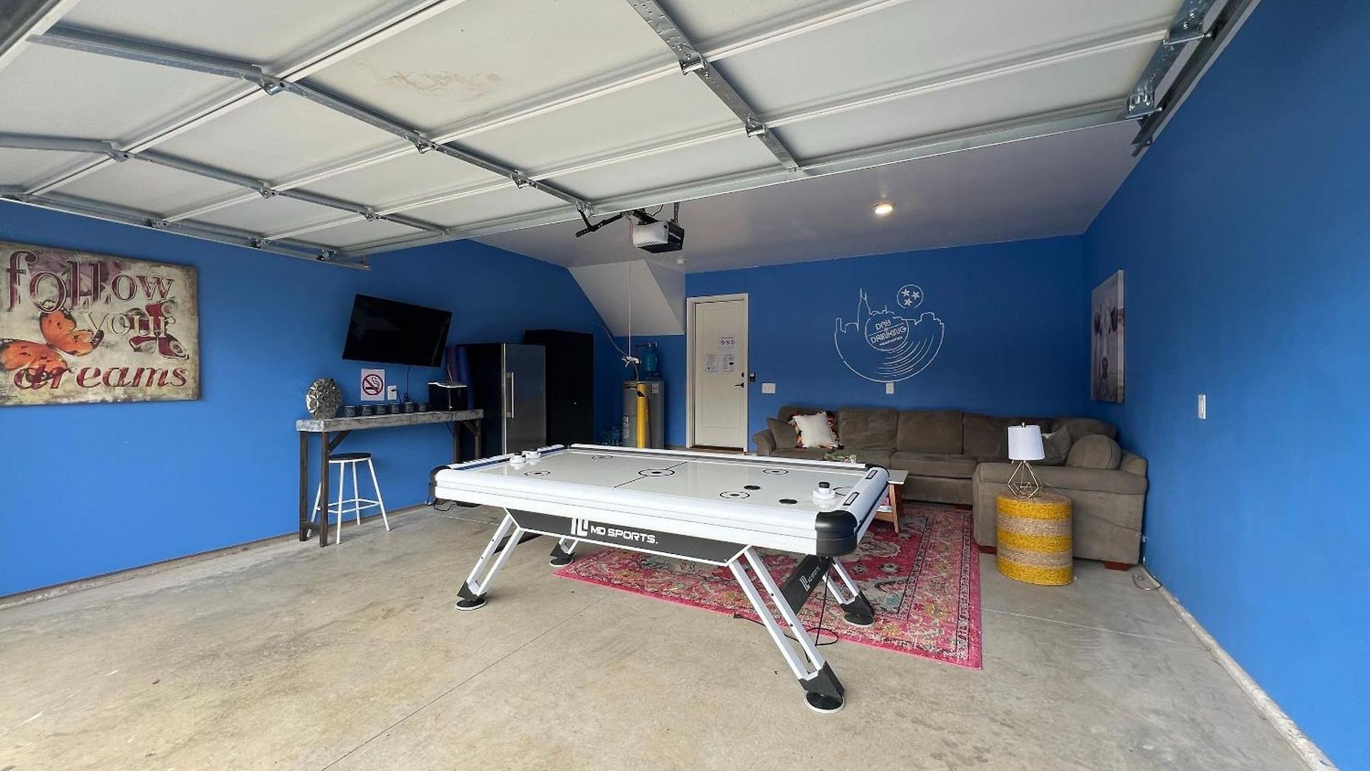5 Min To Broadway Game Air Hockey Parking *