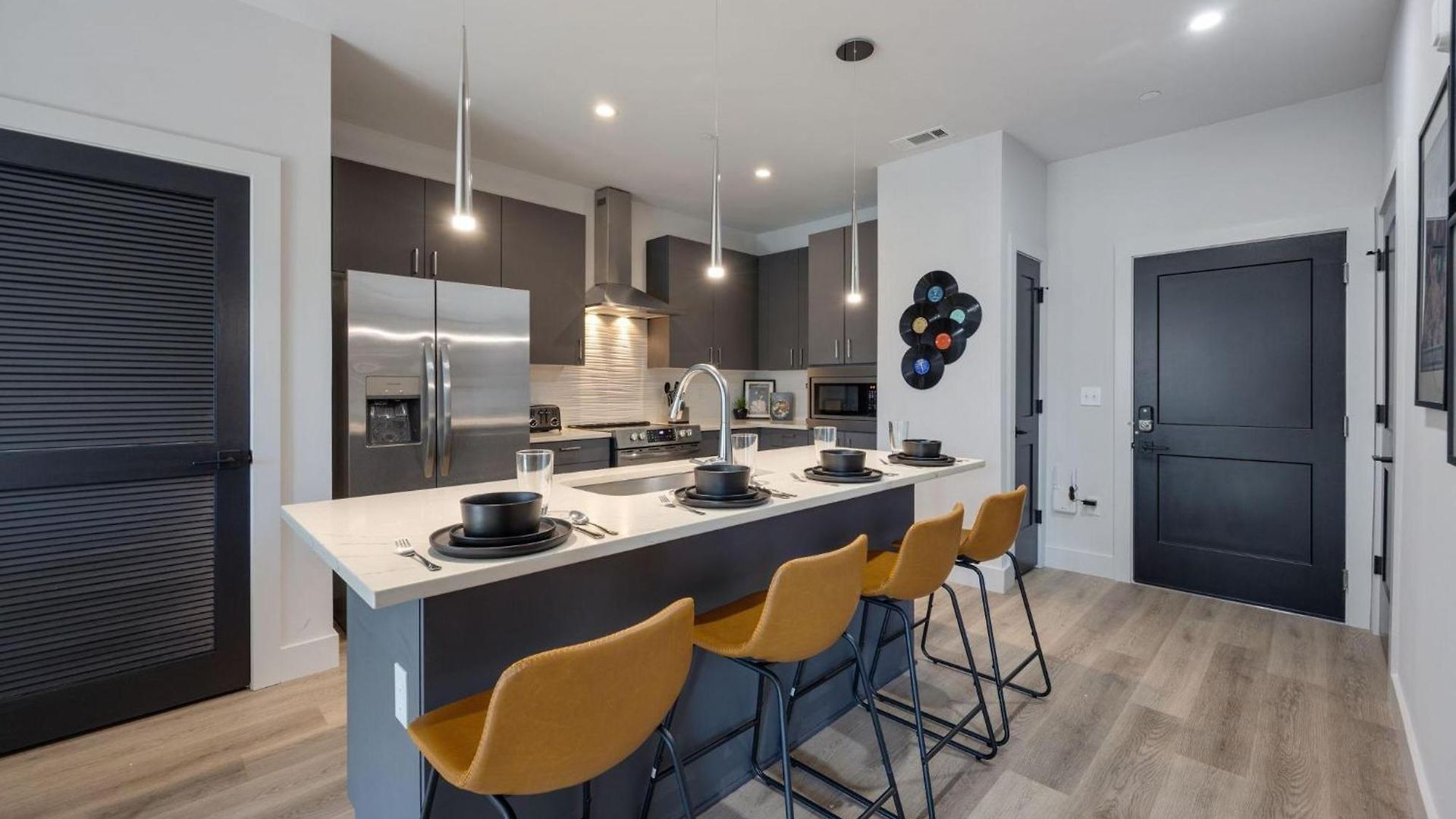 The Second Fiddle-odyssey-mins To Broadway Holiday home