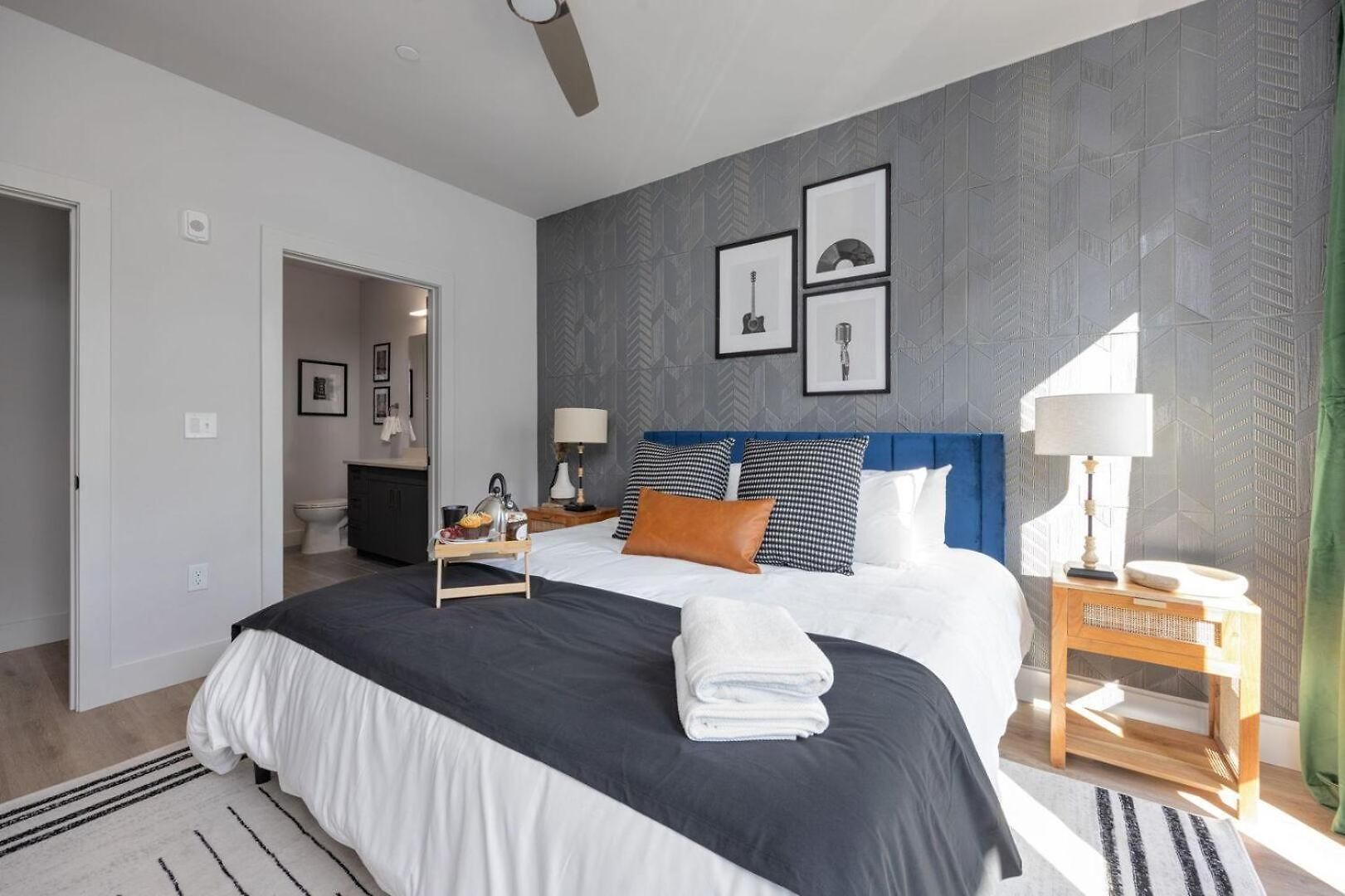 Riffs - 2 Unit Odyssey Combo - Heart Of Midtown Holiday home