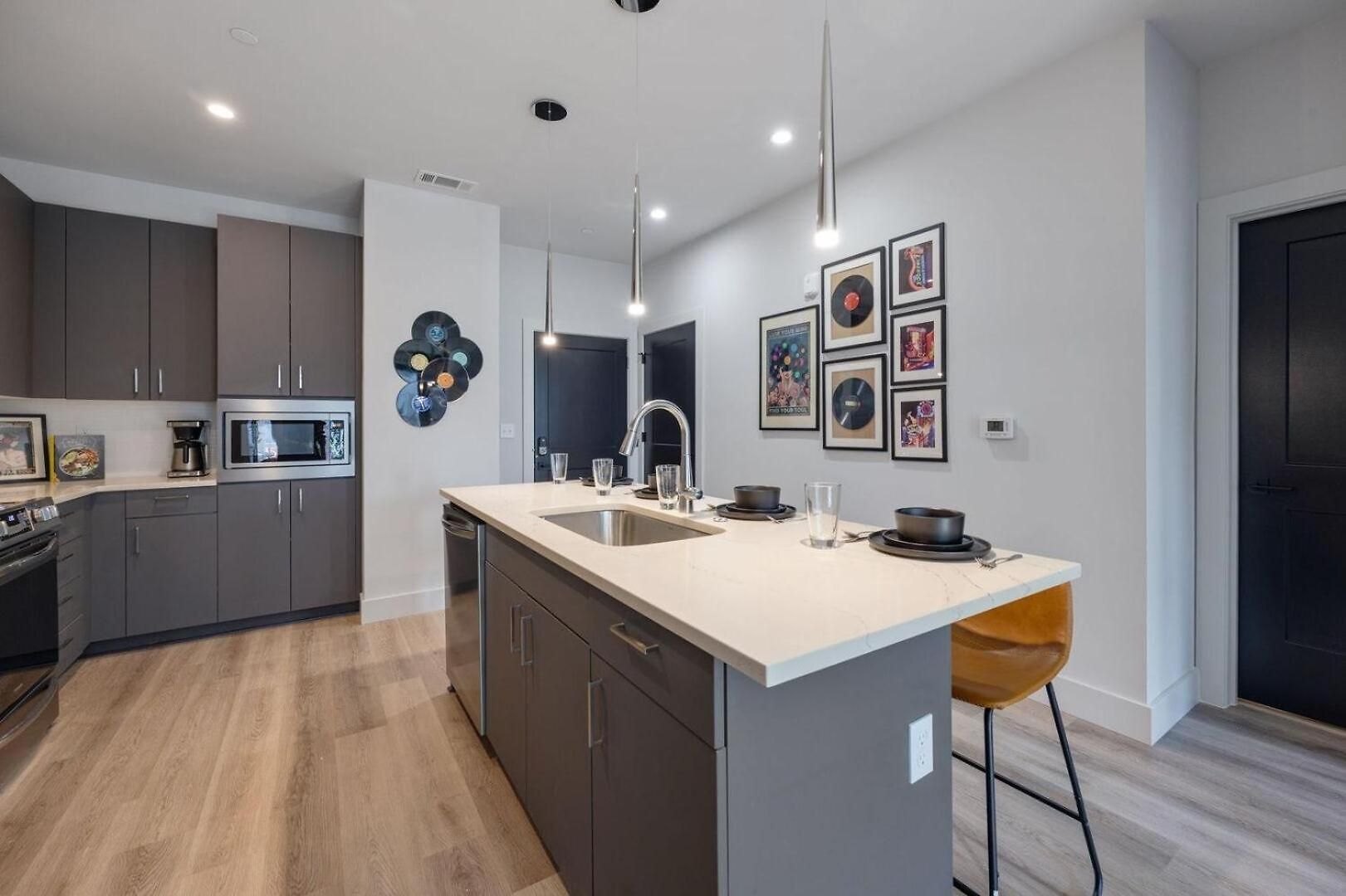 Holiday home Riffs - 2 Unit Odyssey Combo - Heart Of Midtown