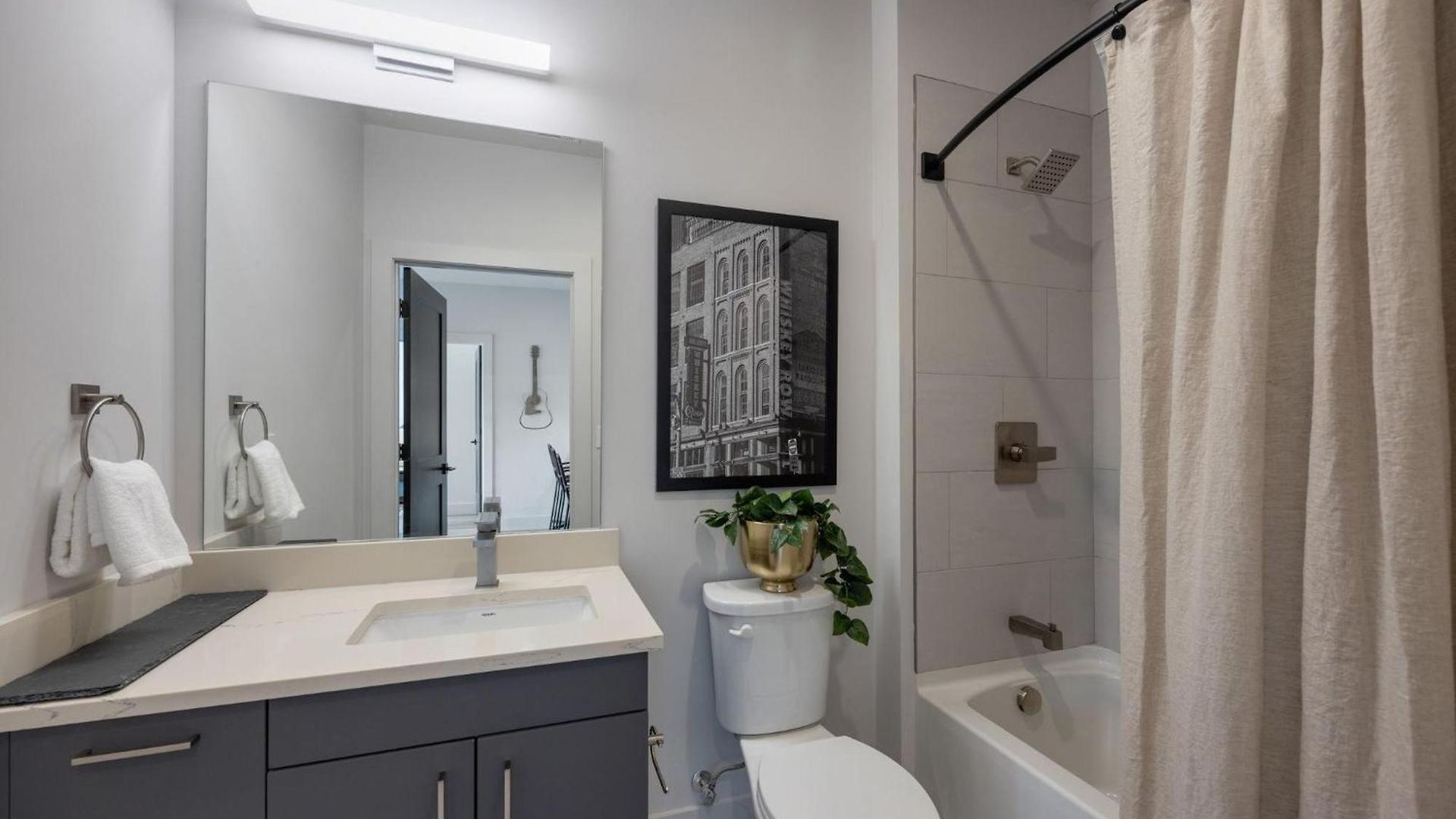 Muse - Odyssey - Heart Of Midtown Holiday home