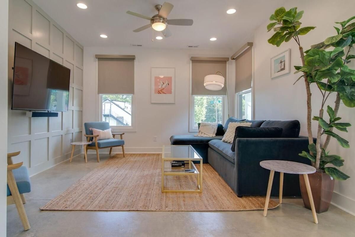 Charming East Duplex For 20 *