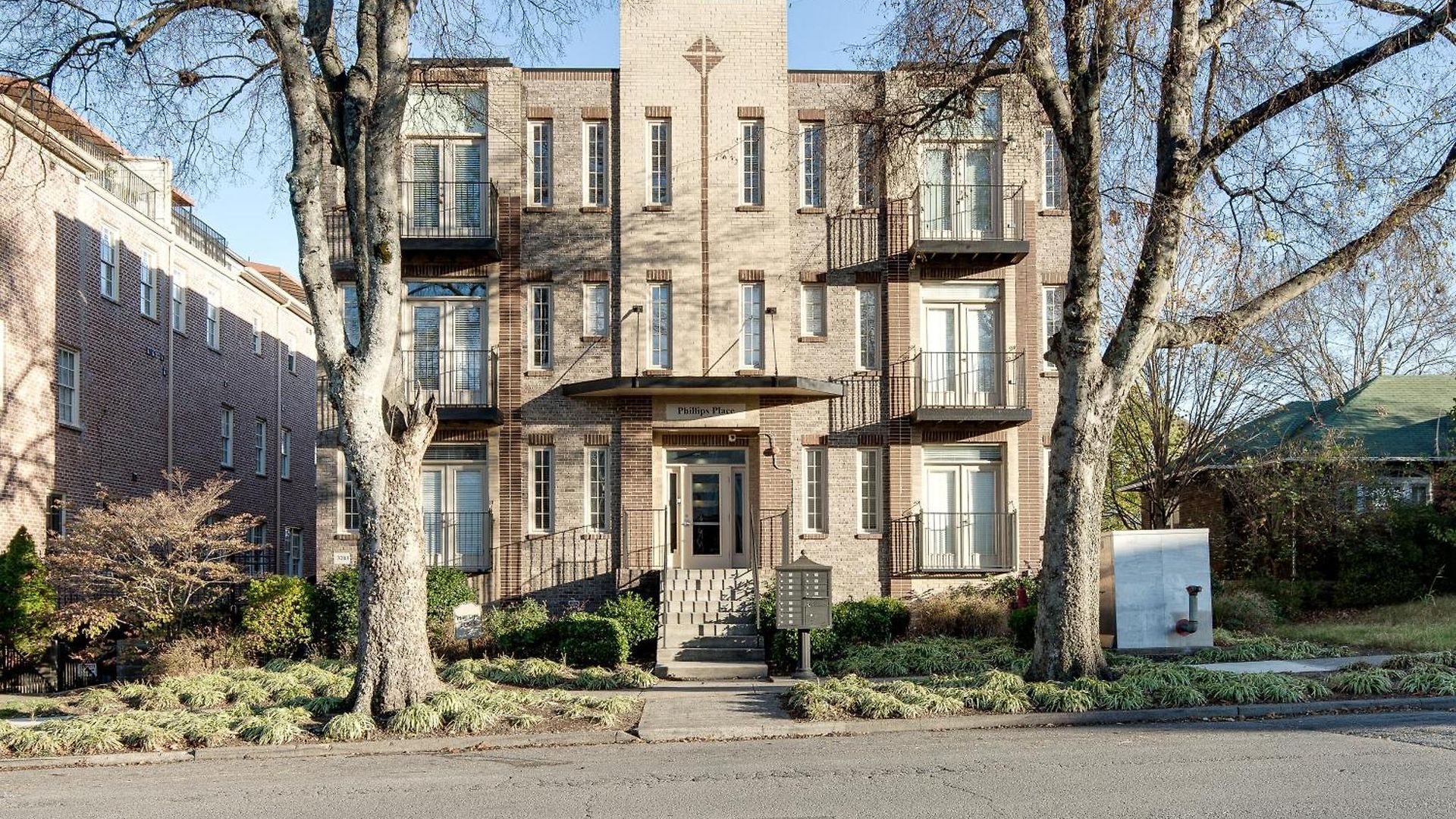 Lipstick & Boots - Luxury 3-level With Private Garage Near Music Row * Nashville