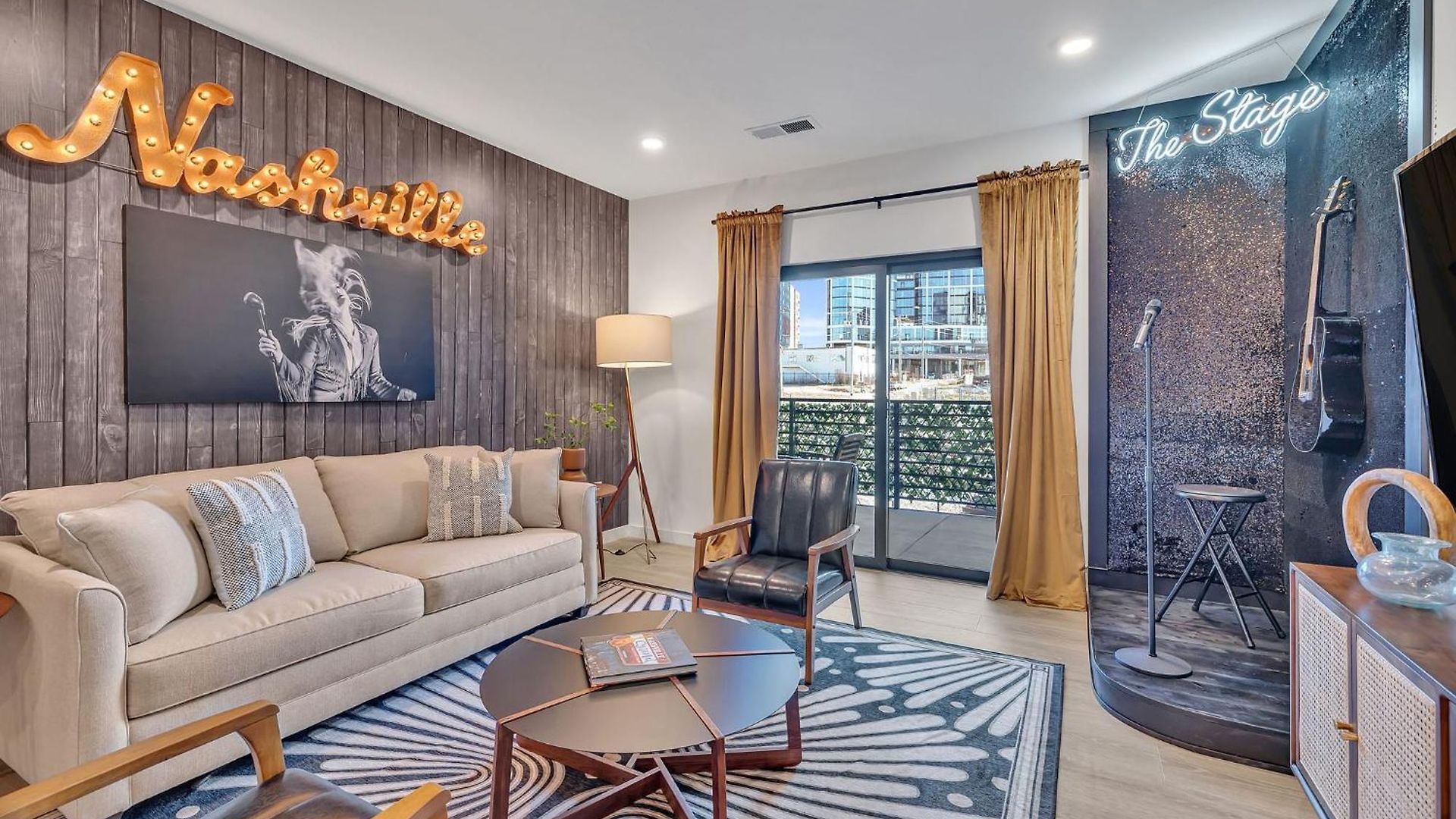 Holiday home The Stage In Downtown W Pool/gym | Walk To Broadway *