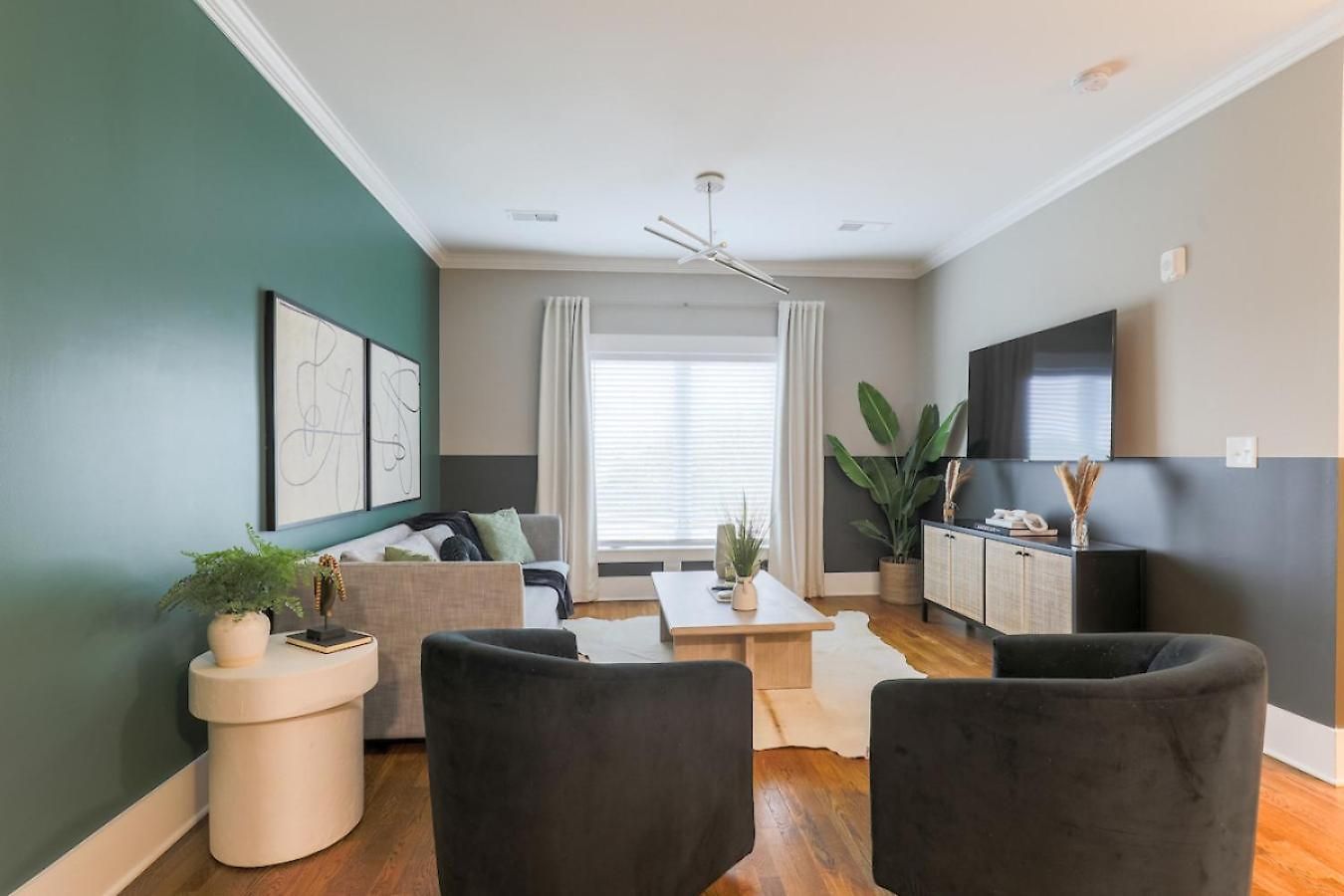 Holiday home 2-bedroom Penthouse With Rooftop & Free Parking *