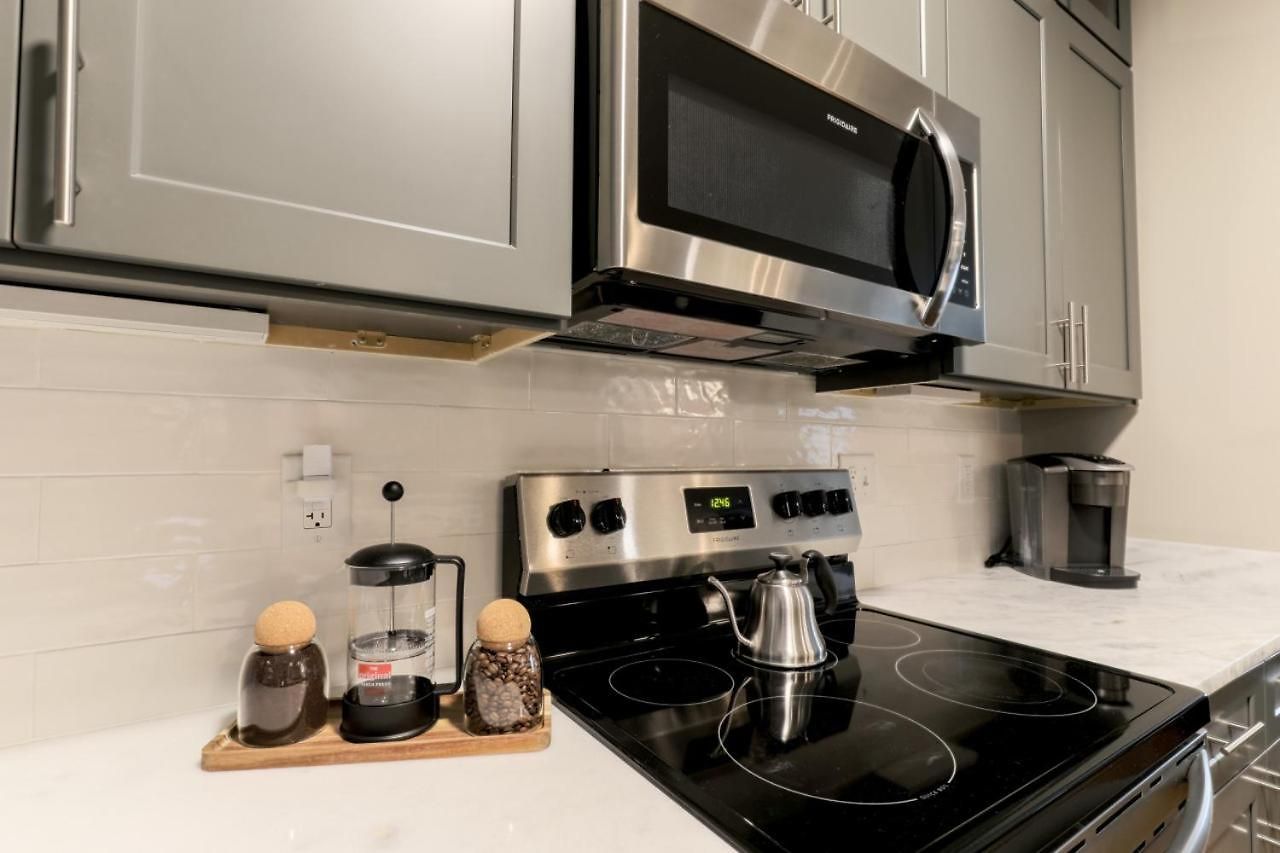 2-bedroom Penthouse With Rooftop & Free Parking *