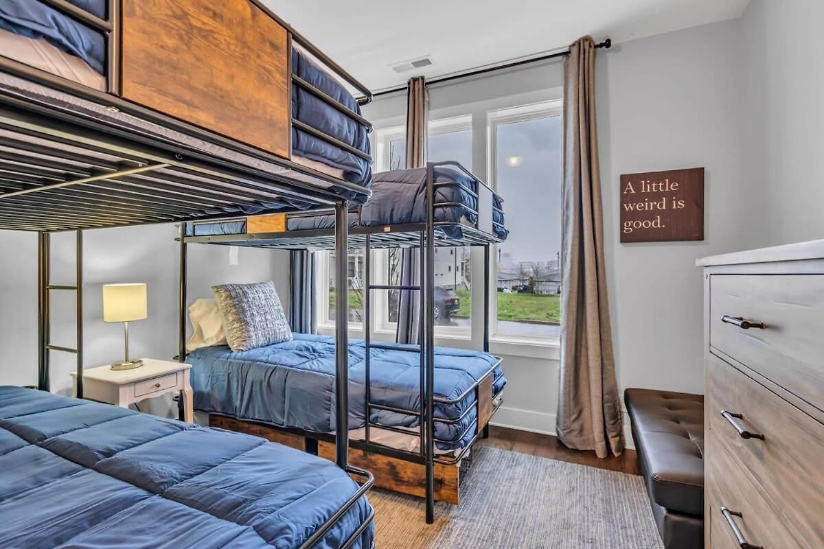 New Luxe 4br 12 Beds - Roofdeck Views - Chefs Kitchen Nashville