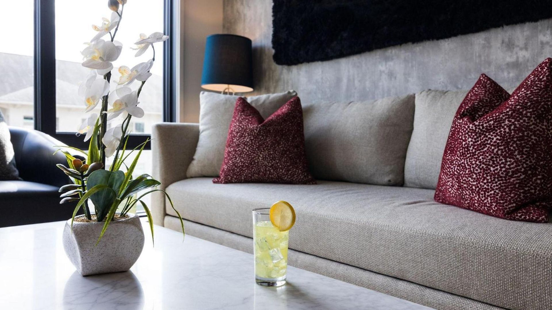Flora - Odyssey - Heart Of Midtown Holiday home *
