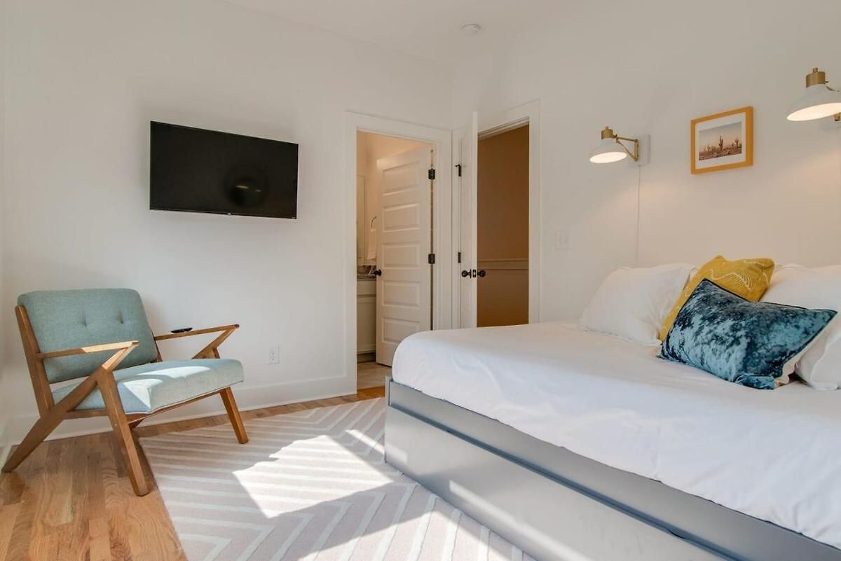 Charming East Duplex For 20 Holiday home *