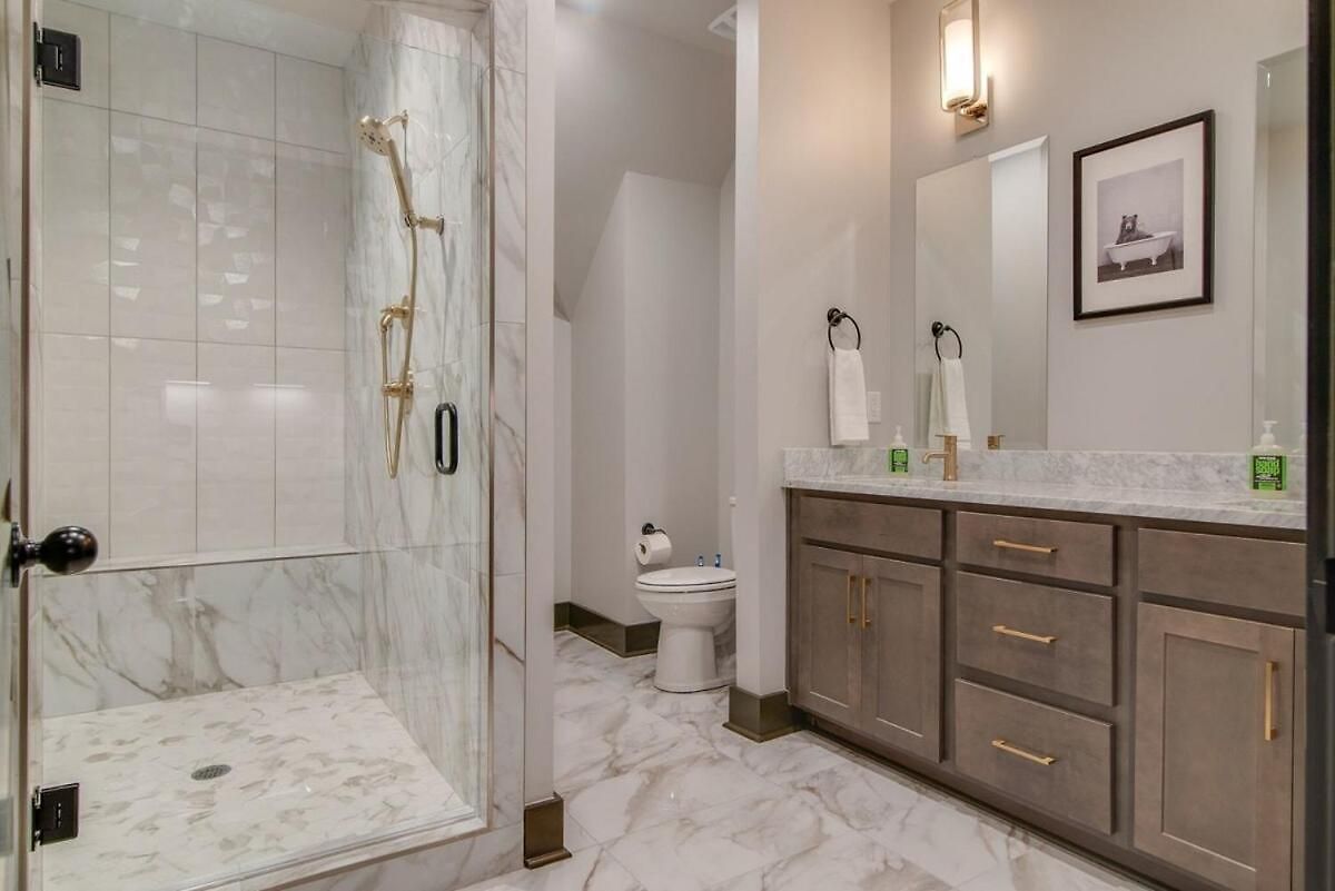 Charming East Duplex For 20 *