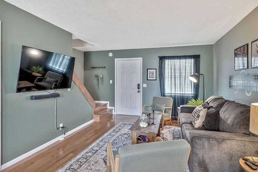 East Nash Local Dining Bars - Sleeps 6 Nashville