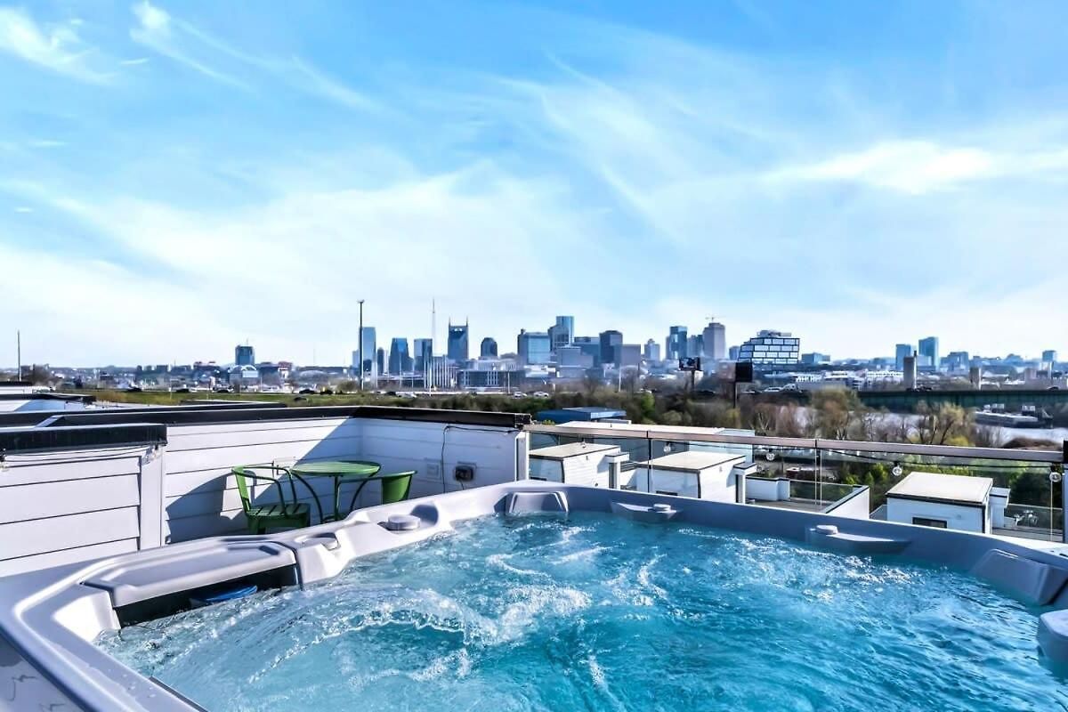 New Nash Eras - Rooftop Decks With Hot Tub - 15 Beds Nashville