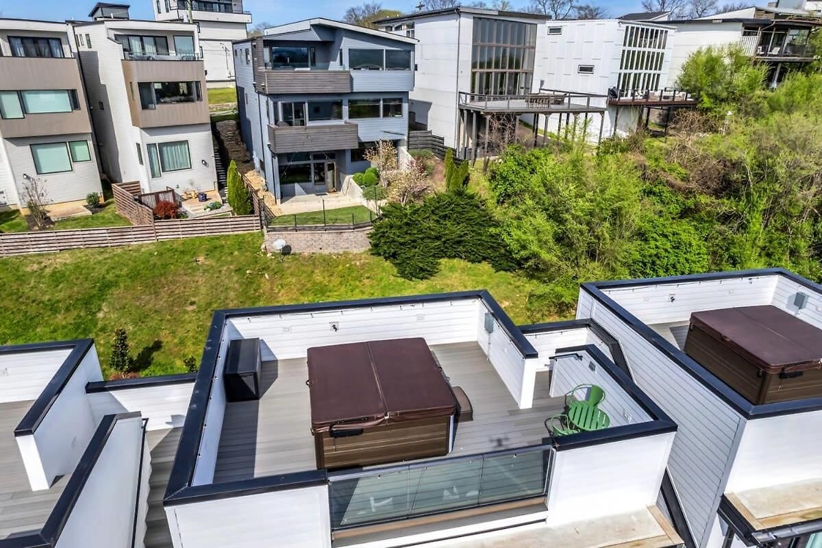 Holiday home New Nash Eras - Rooftop Decks With Hot Tub - 15 Beds Nashville