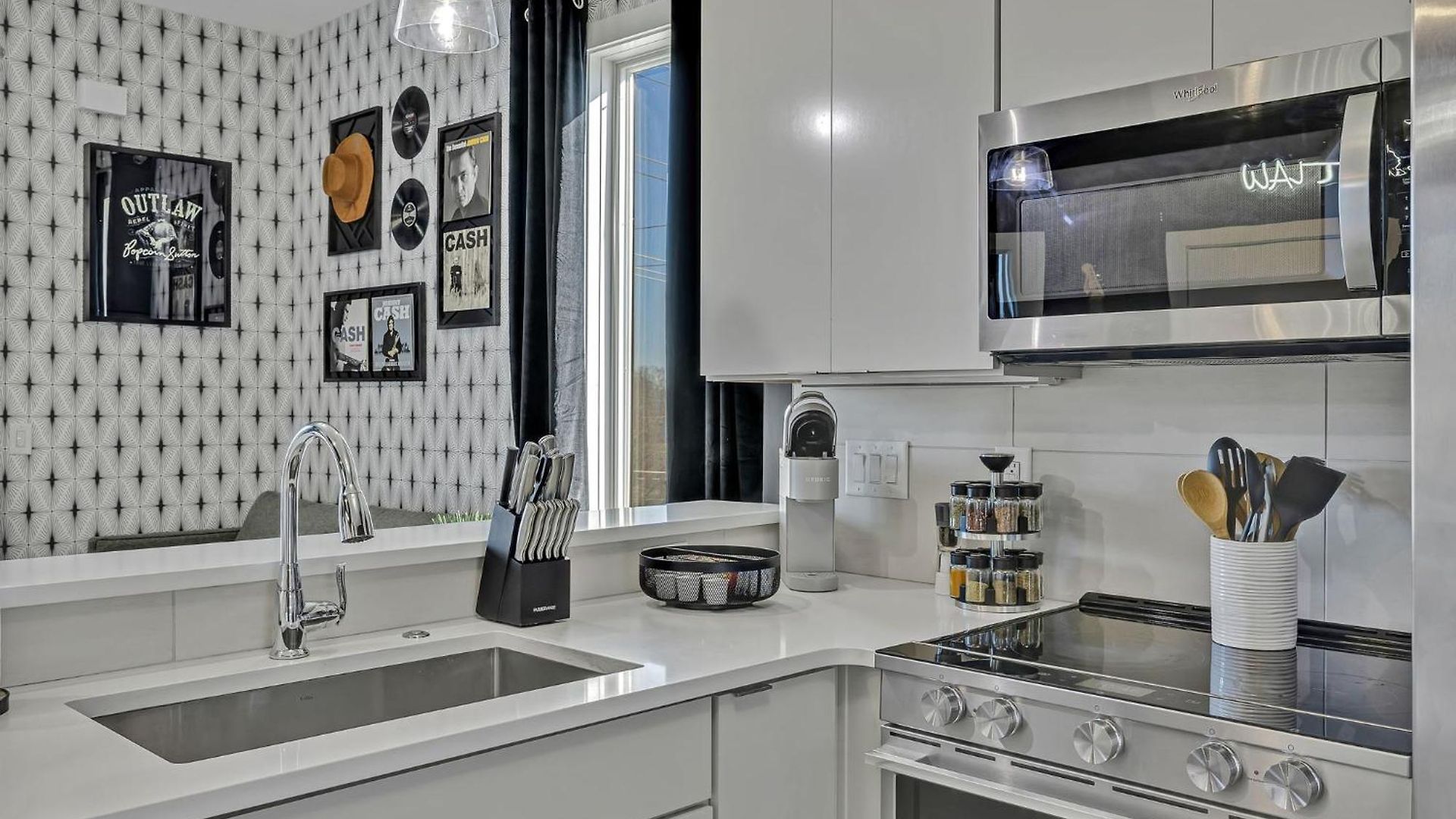 The Outlaw In Downtown By Nautical Holiday home *