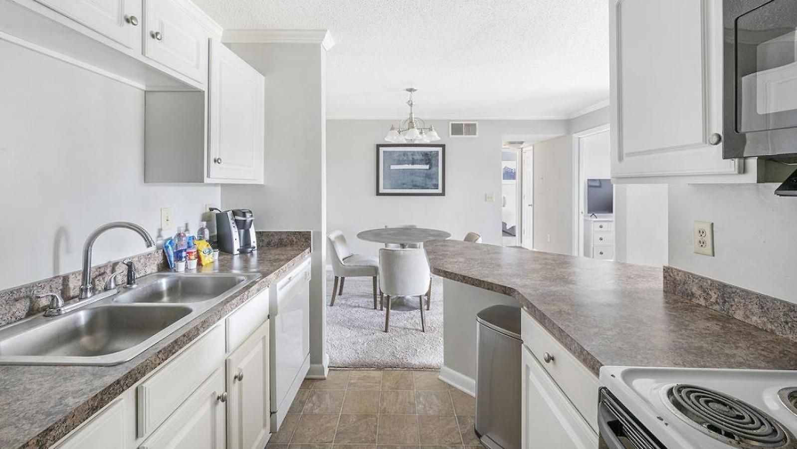 Landing Modern With Amazing Amenities *