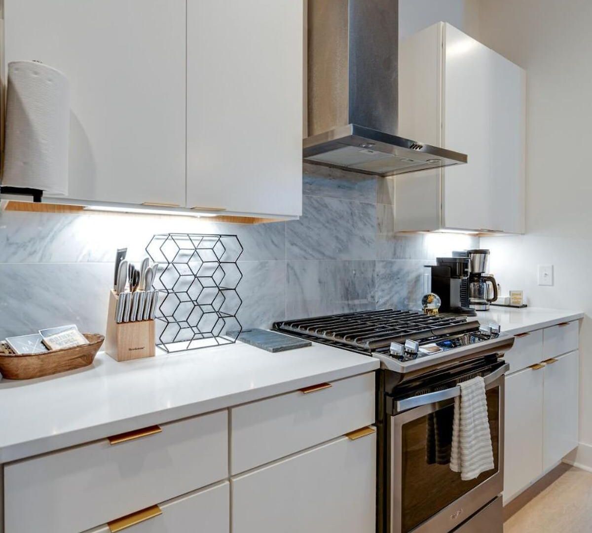 Luxury Townhouse With Rooftop Deck Less Than 10 Mins To Downtown