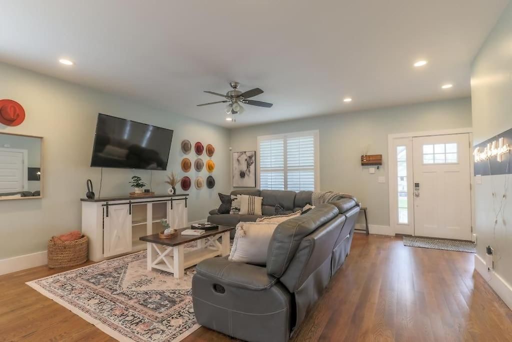 New Amazing 4br Suite* Hot Tub *2 Mi To Music Nashville