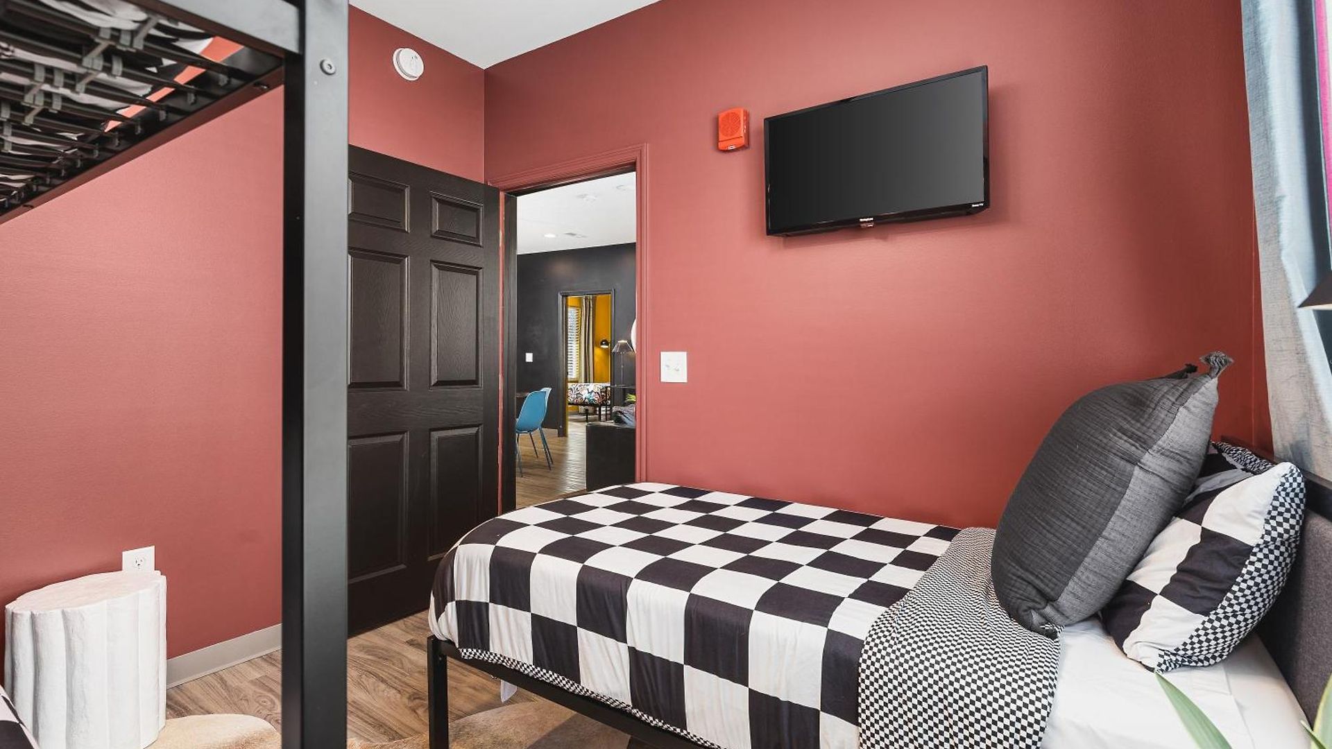 Near Downtown Walk To Restaurants, Bars & Music Apartment Nashville